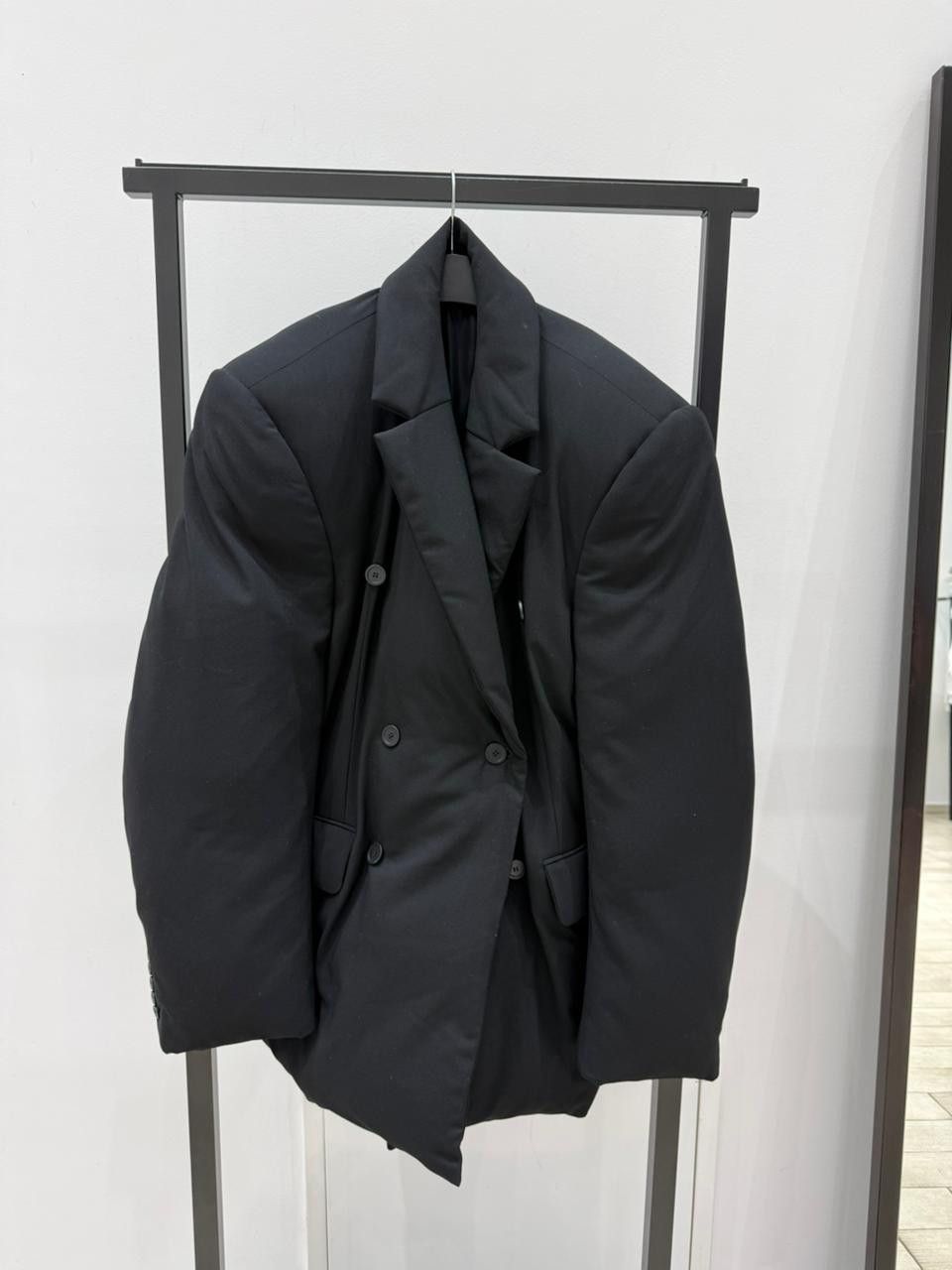Balenciaga CC28 AW2024 Padded Shoulder Double Breasted Jacket Blazer Size US L / EU 52-54 / 3 - 1 Thumbnail