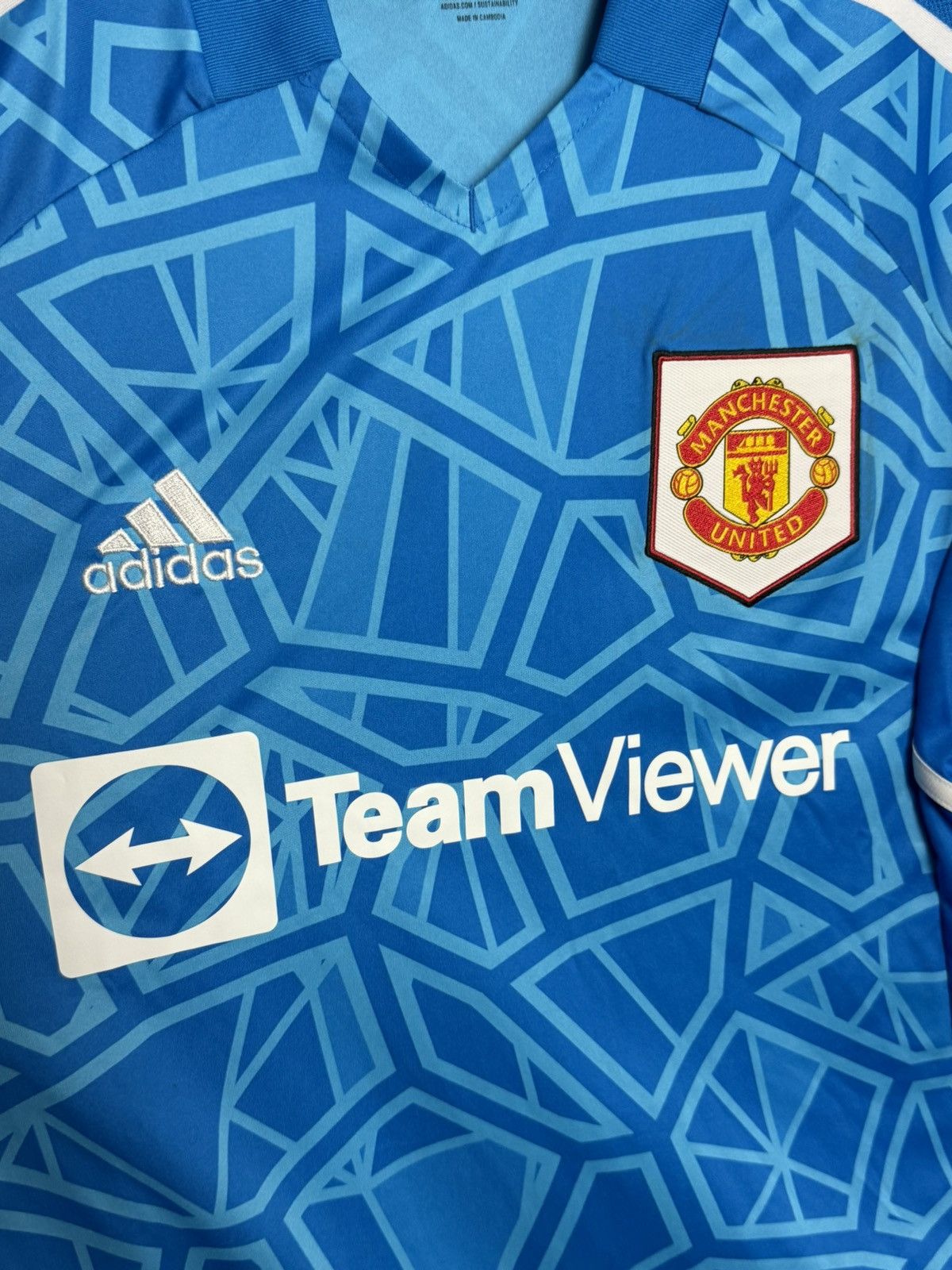 Adidas Manchester United 22/23 Goalkeeper Football Jersey Size US M / EU 48-50 / 2 - 3 Thumbnail