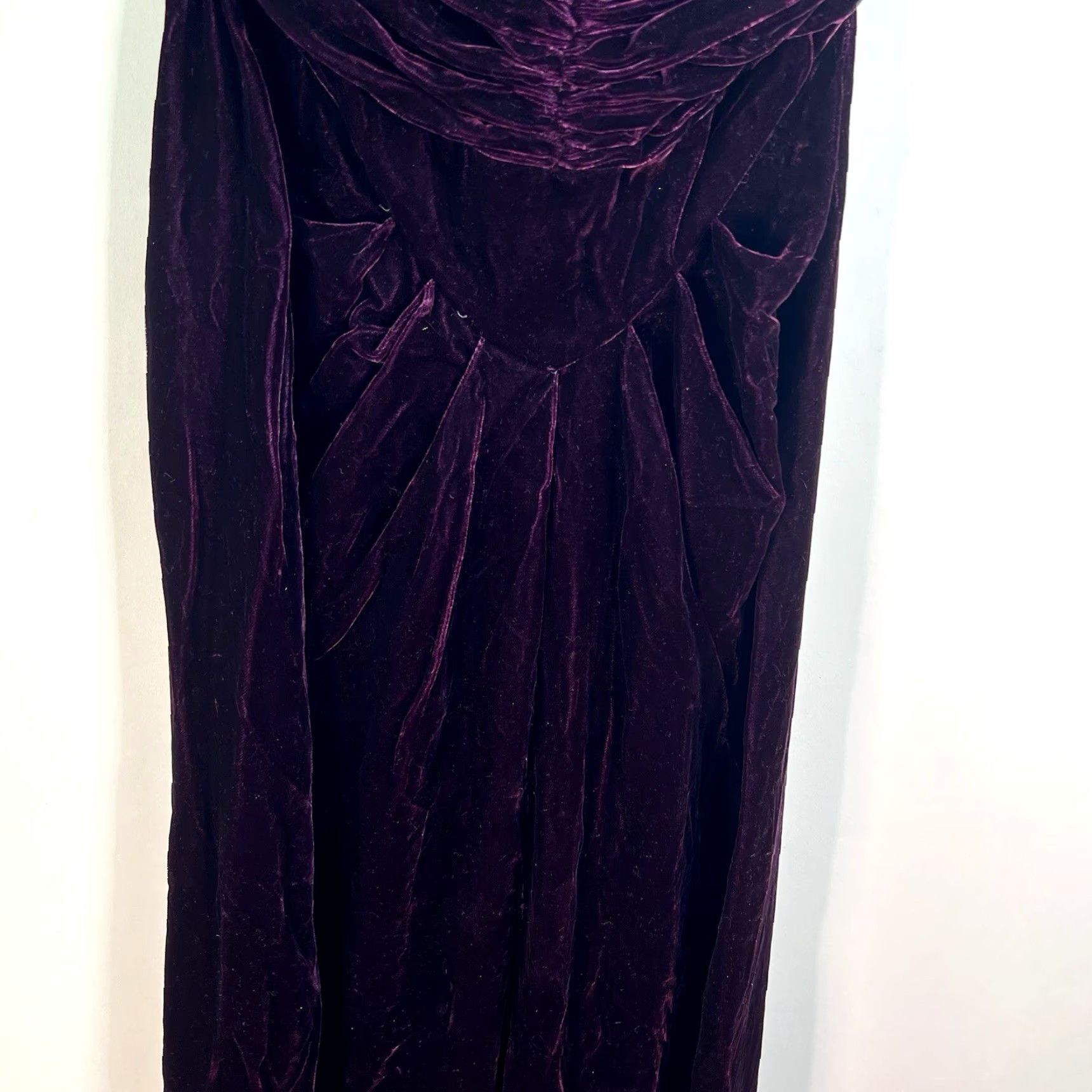 Vintage VINTAGE Albert Capraro Red Velvet Sleeveless Gown Size 8 Formal Dress Womens Size M / US 6-8 / IT 42-44 - 3 Thumbnail