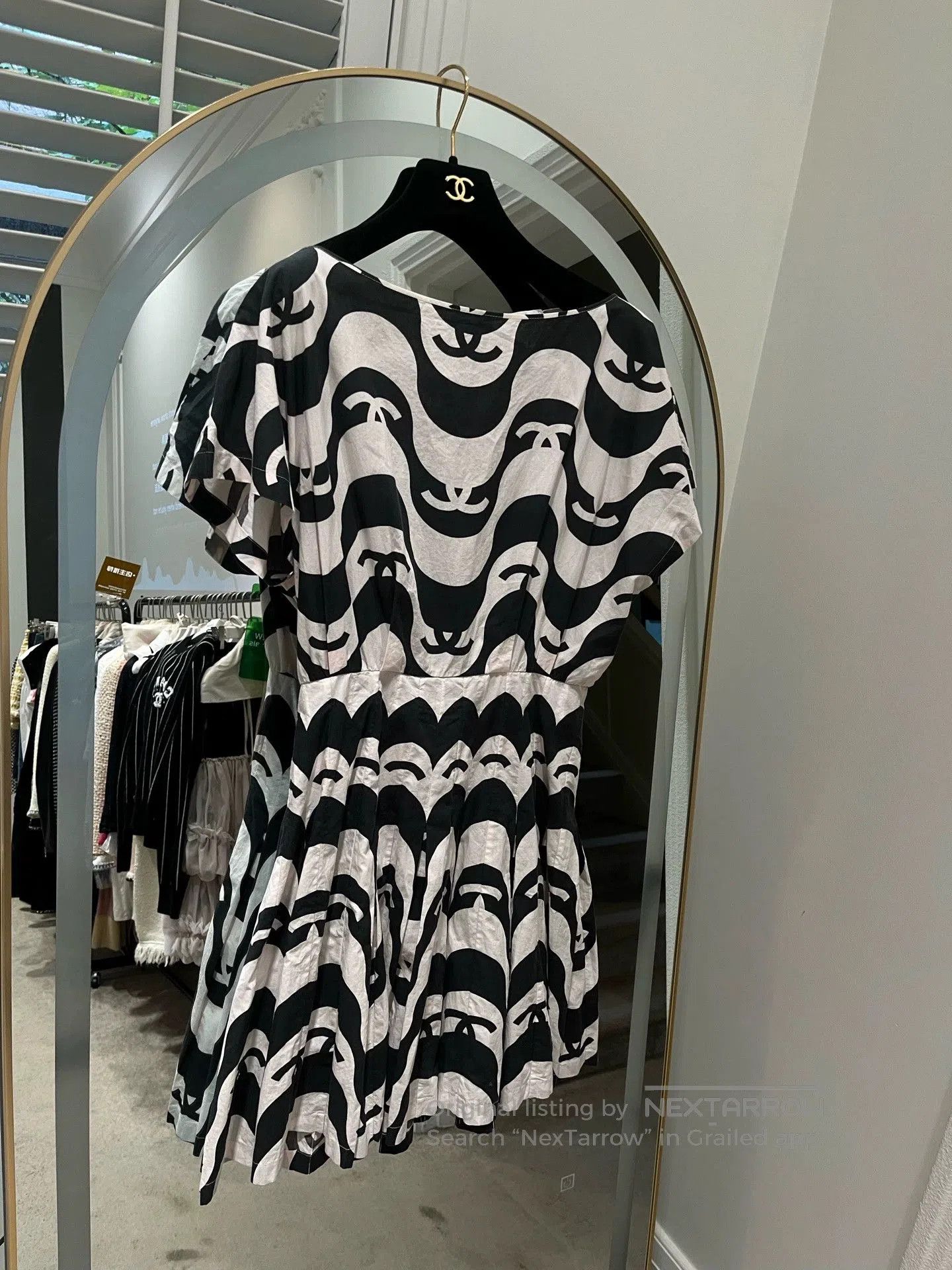 Chanel Chanel 21p black and white wavy dress fr36. Size US 36 / EU 52 - 1 Thumbnail