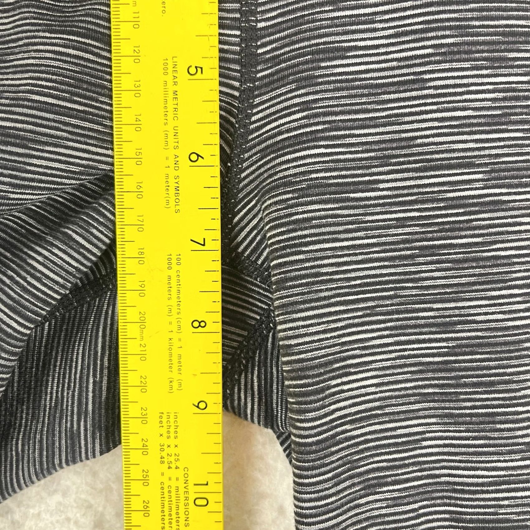 Athleta VINTAGE Athleta Womens Leggings Small Gray Black Pattern Cropped Yoga Workout Pants Size 28" / US 6 / IT 42 - 5 Thumbnail