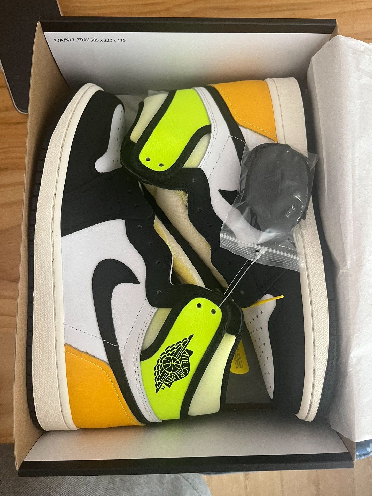Jordan Brand Air Jordan 1 Yellow Orange Toe Size US 9 / EU 42 - 1 Thumbnail