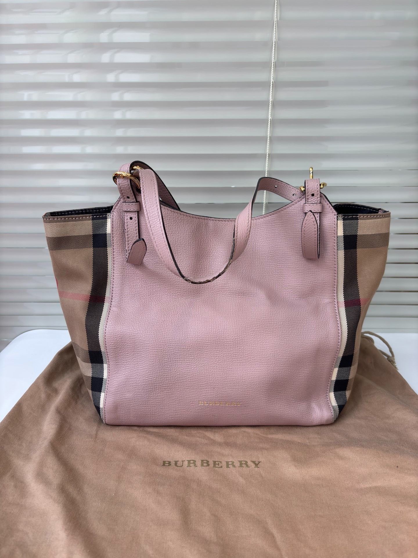 Burberry Burberry Pink Plaid Tote Bag Size ONE SIZE - 1 Thumbnail