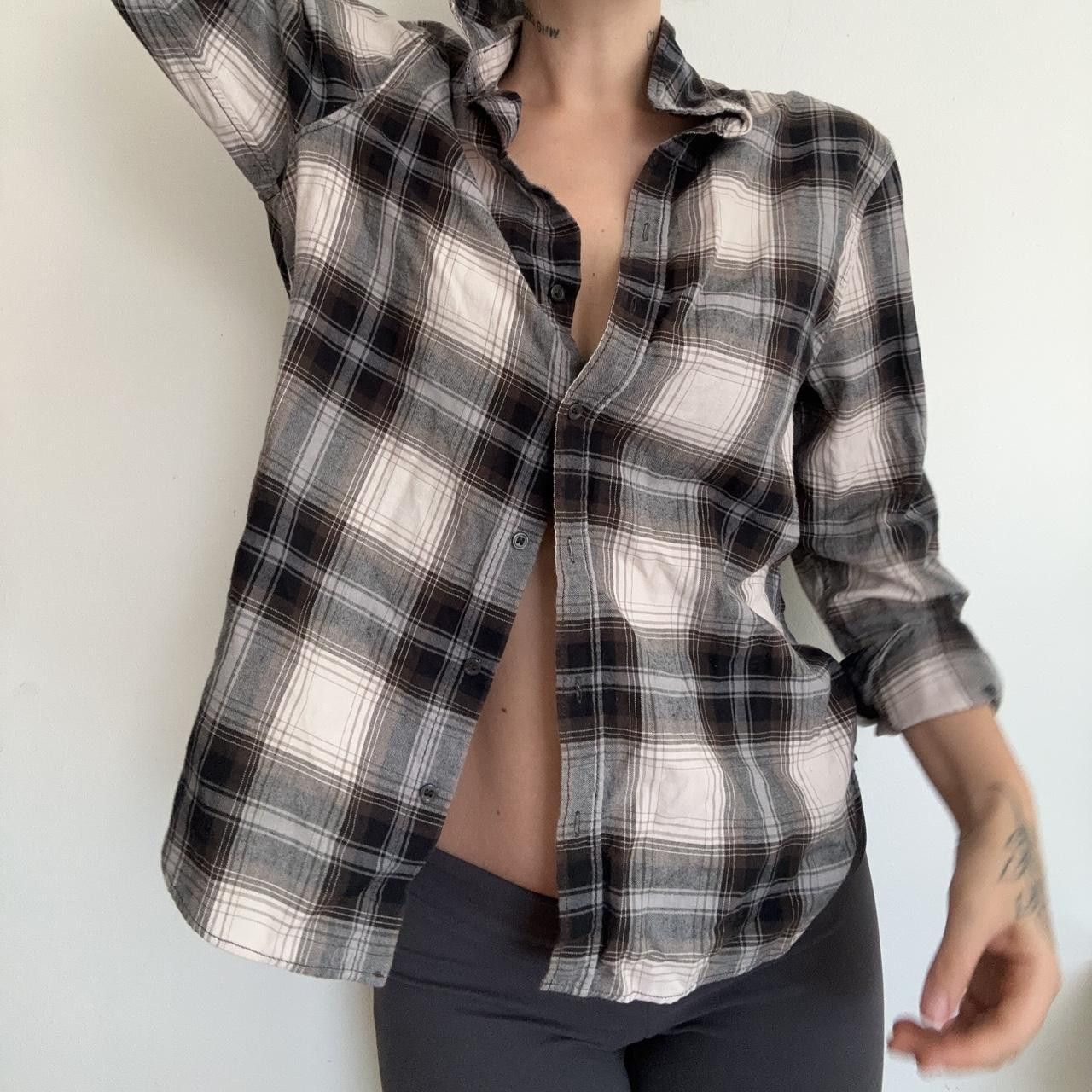 H&M Vintage H&M Plaid Button-Up shirt grey, brown white women’s Size S / US 4 / IT 40 - 3 Thumbnail