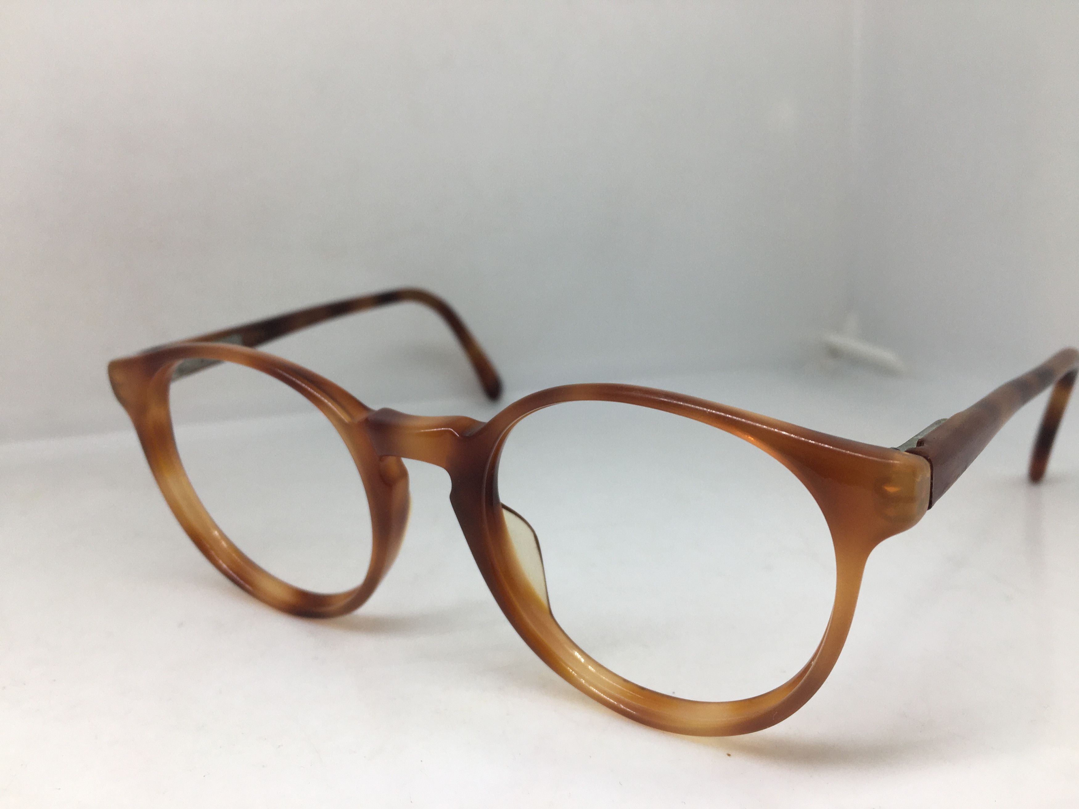 Vintage Vintage Tortoise Keyhole ARISTOCRAT Eyeglasses Frame Size ONE SIZE - 3 Thumbnail