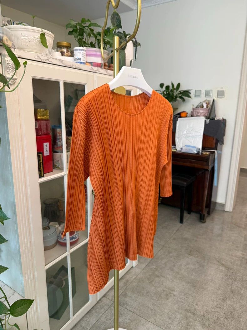 Issey Miyake Issey Miyake size:3 Pumpkin colored pleated short-sleeved Size XS / US 0-2 / IT 36-38 - 2 Thumbnail