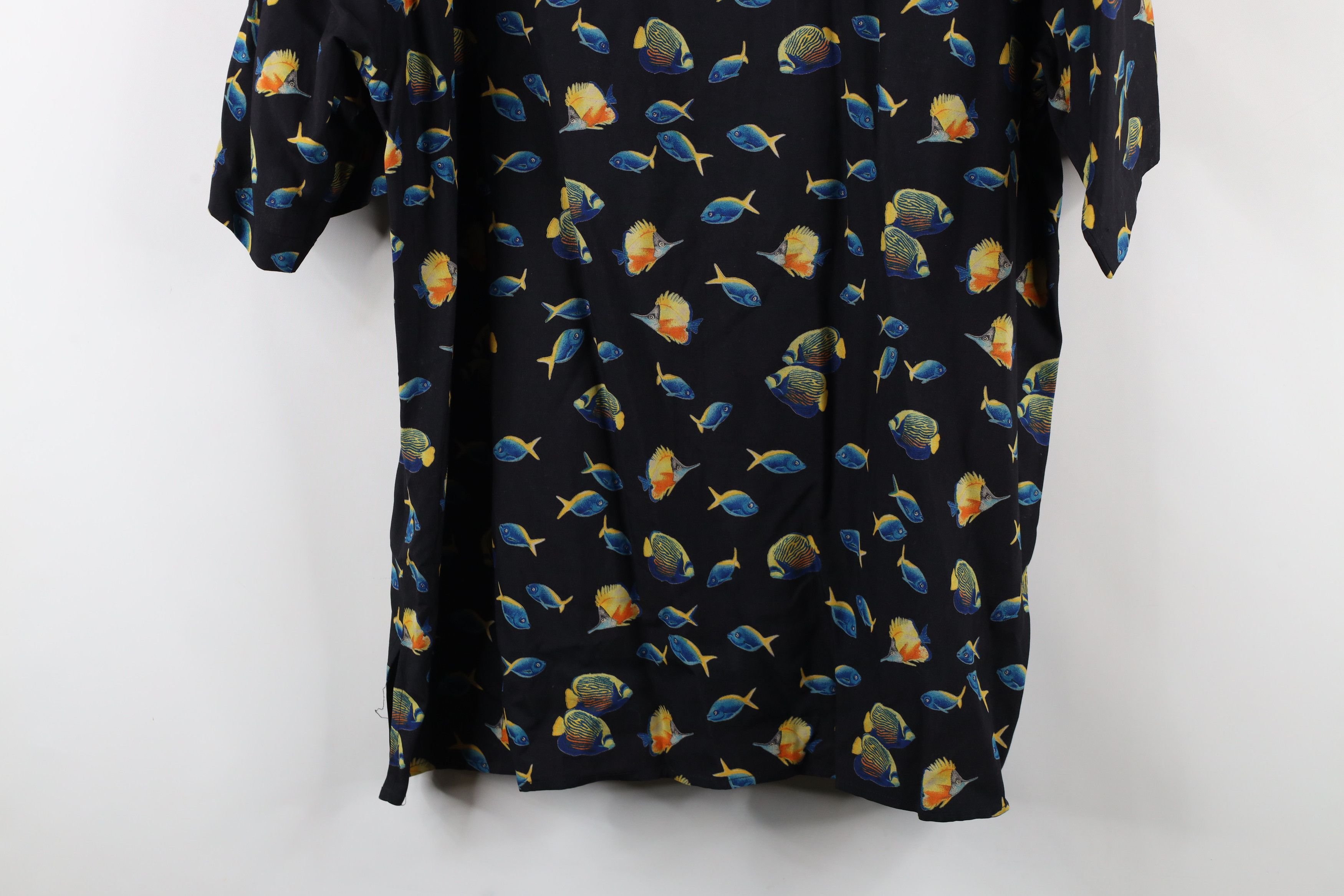 Vintage Vintage 90s Streetwear Over Print Looped Collar Button Shirt Size US XL / EU 56 / 4 - 14 Thumbnail