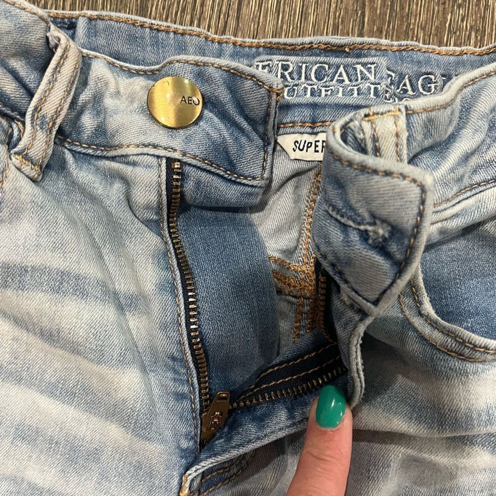American Eagle Outfitters American Eagle Mom Cuffed Shorts High Rise Super Stretch 8 Size 30" / US 8 / IT 44 - 4 Thumbnail