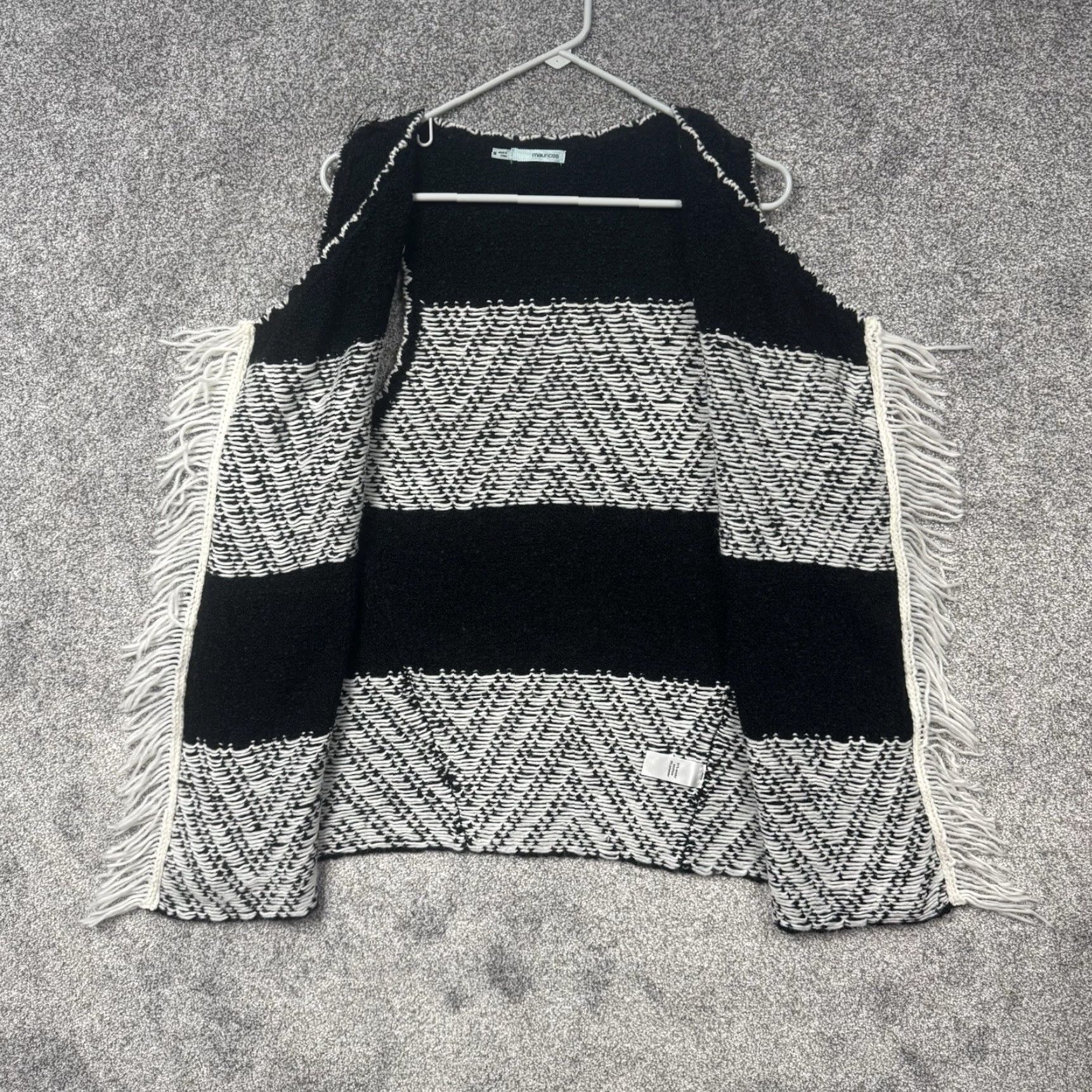 Vintage Maurices Sweater Vest M Chevron Fringe Retro 70s Boho Hippie Festival Cowgirl/Vest/Bohemian Womens M Black Knit Sleeveless V-Neck Fringe Open Size M / US 6-8 / IT 42-44 - 4 Thumbnail