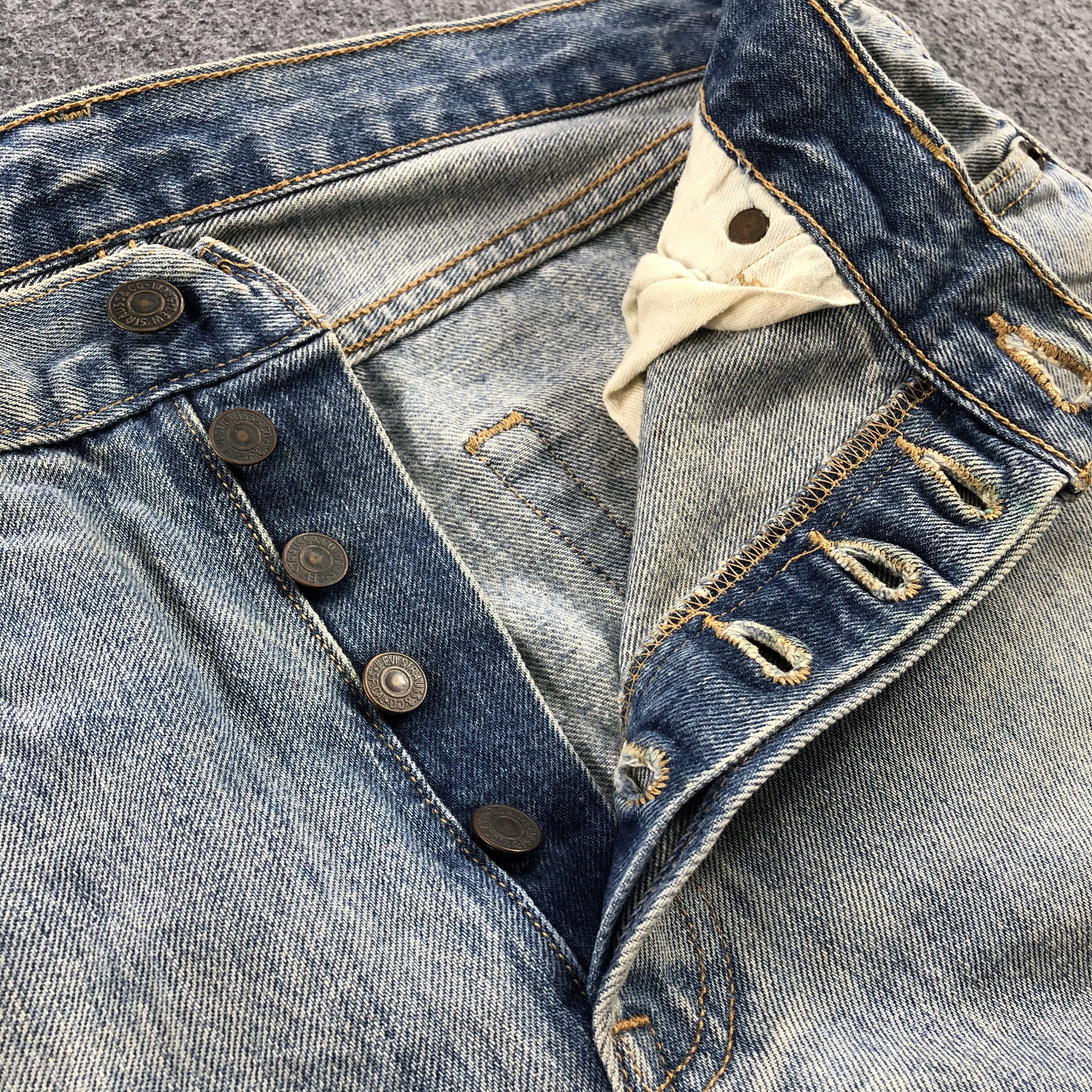 Levi's Vintage Rusty Light Washed Levis 501 Jeans-J972 Size US 33 - 8 Thumbnail