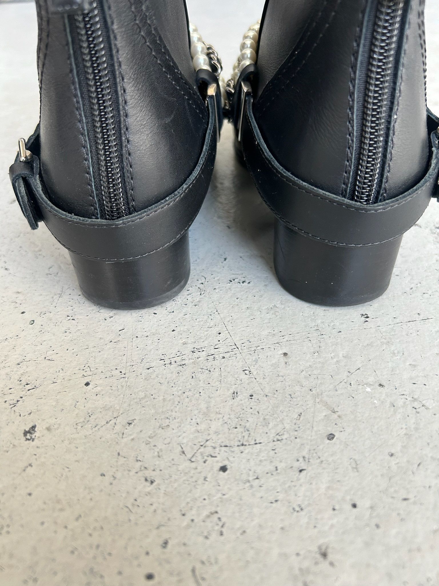 Chanel Chanel FW18 Leather Pearl Black Ankle Boots Size US 5 / IT 35 - 5 Thumbnail