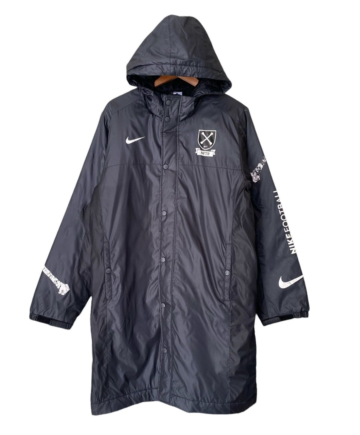 Nike NIKE Training Club Parka Puffer Hoodie Jacket (L) Size US L / EU 52-54 / 3 - 1 Thumbnail