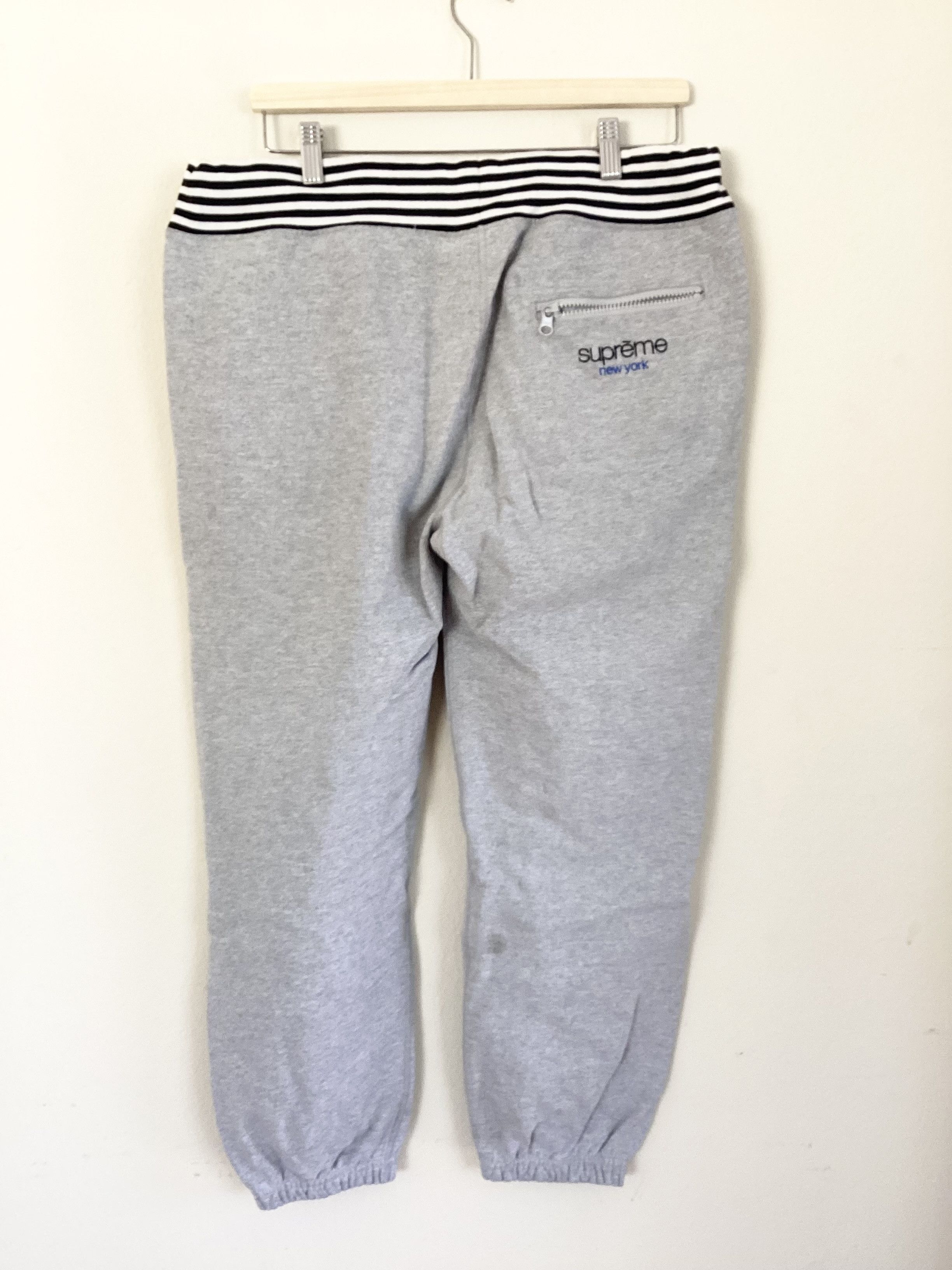 Supreme (M)Supreme Classic Logo Striped Rib Sweatpant Grey 2018FW Size US 32 / EU 48 - 2 Thumbnail