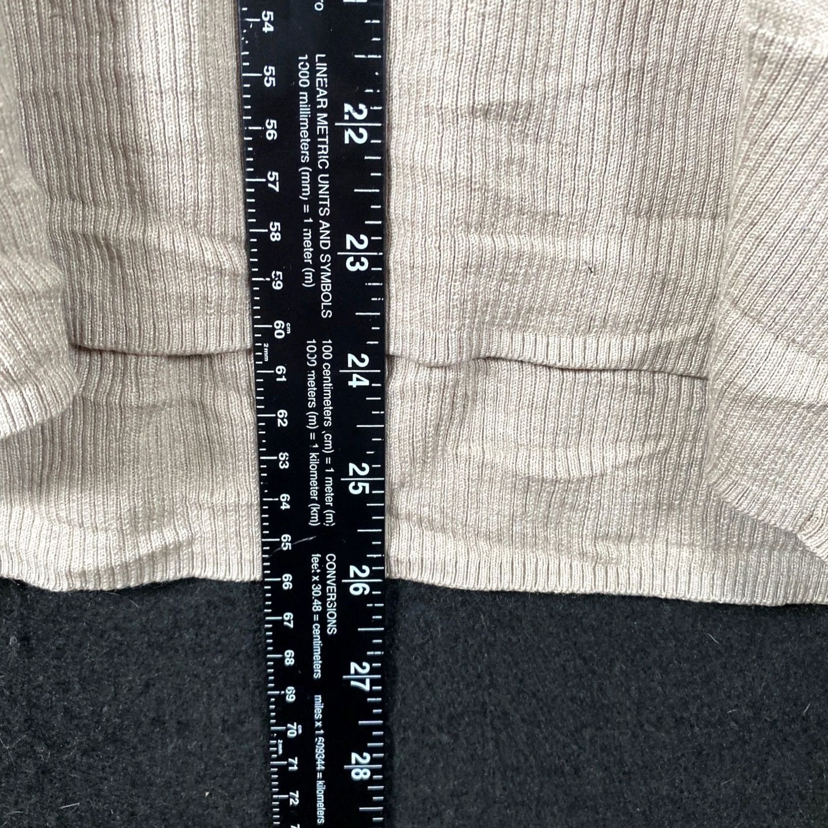 Banana Republic Banana Republic Womens Sweater Tan Oatmeal Long Sleeve Silk Blend L Pullover Knit Casual Workwear Preppy Modern 90s Mens Women’s? Size L / US 10 / IT 46 - 7 Thumbnail