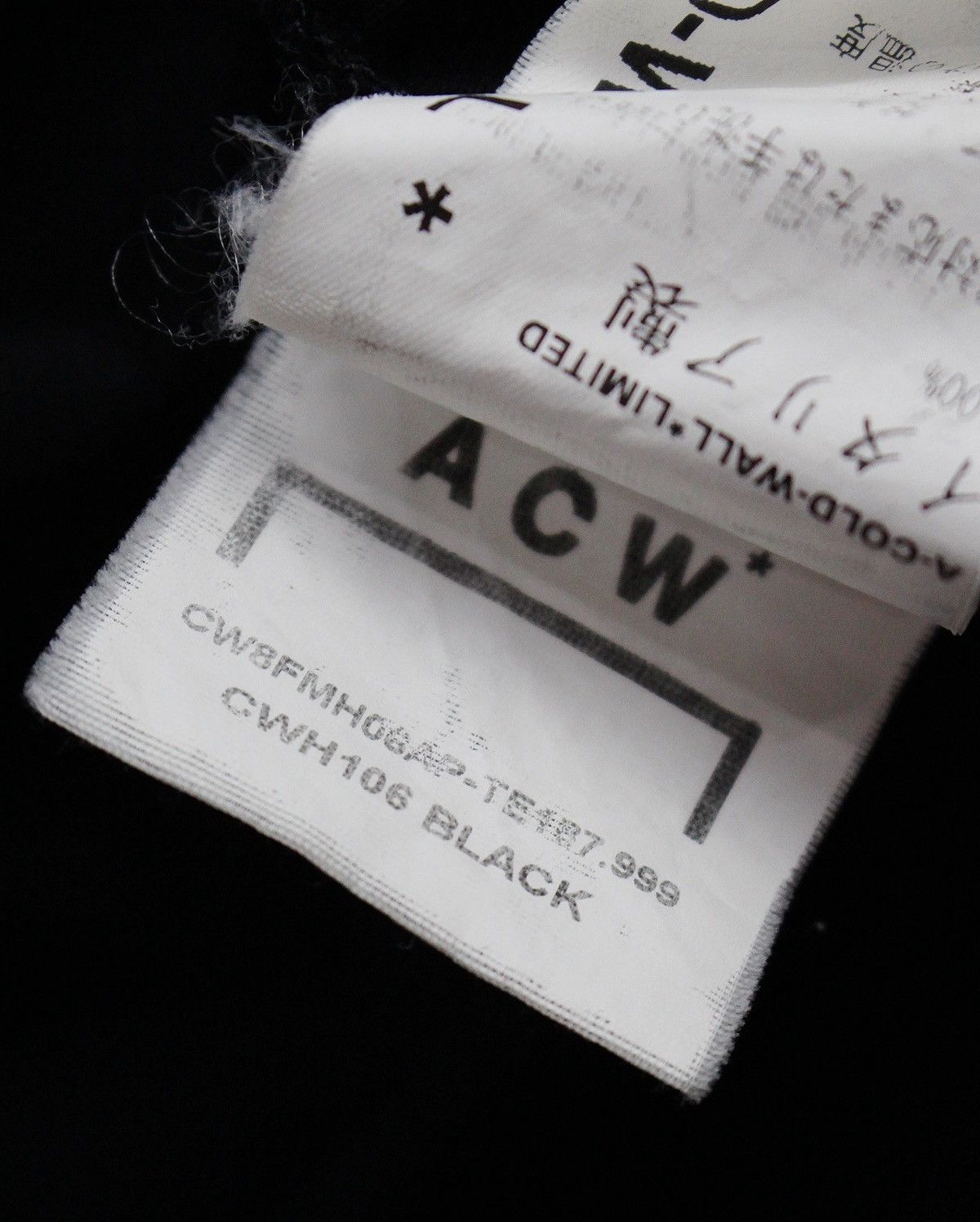 A-COLD-WALL* FW2018 A-COLD-WALL* LIMITED DETACHABLE POCKET LONGSLEEVE Size US L / EU 52-54 / 3 - 7 Thumbnail