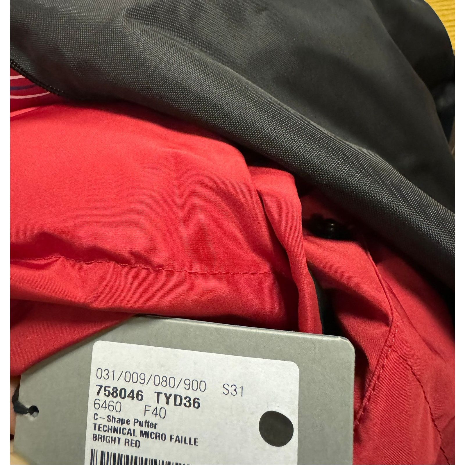 Balenciaga o1rshd1 Technical Micro Faille C-Shape Puffer Jacket in Red Size XS / US 0-2 / IT 36-38 - 19 Thumbnail