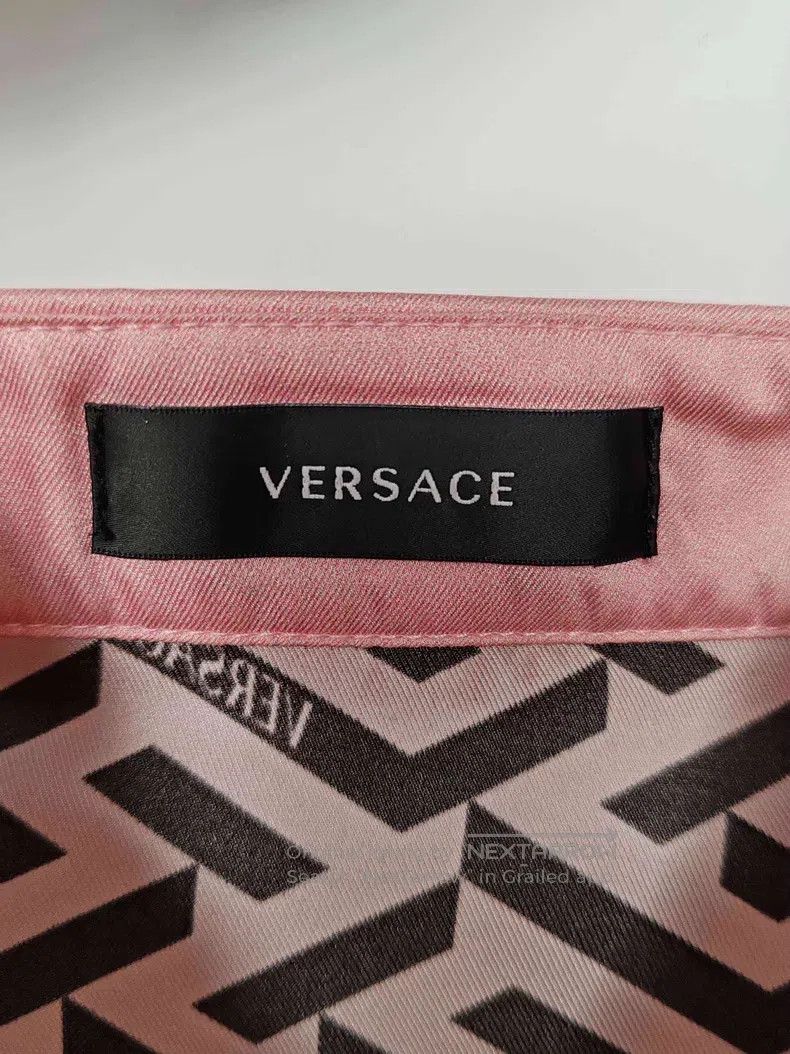 Versace Versace A silk shirt full of prints Size XS / US 0-2 / IT 36-38 - 3 Thumbnail