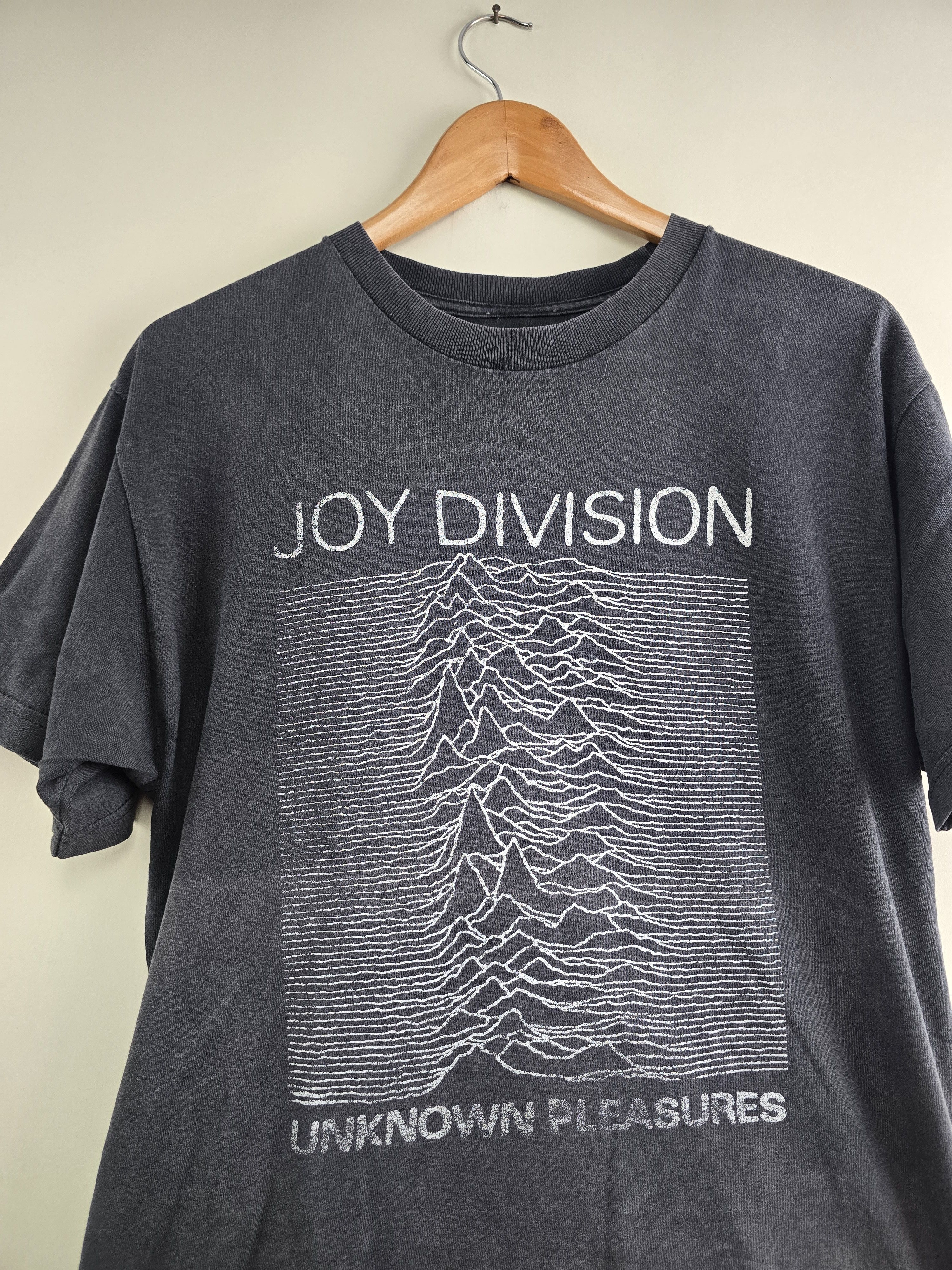 Band Tees × Joy Division × Vintage 90s Joy Division Unknown Pleasures M 20" 28.5" Size US M / EU 48-50 / 2 - 2 Thumbnail