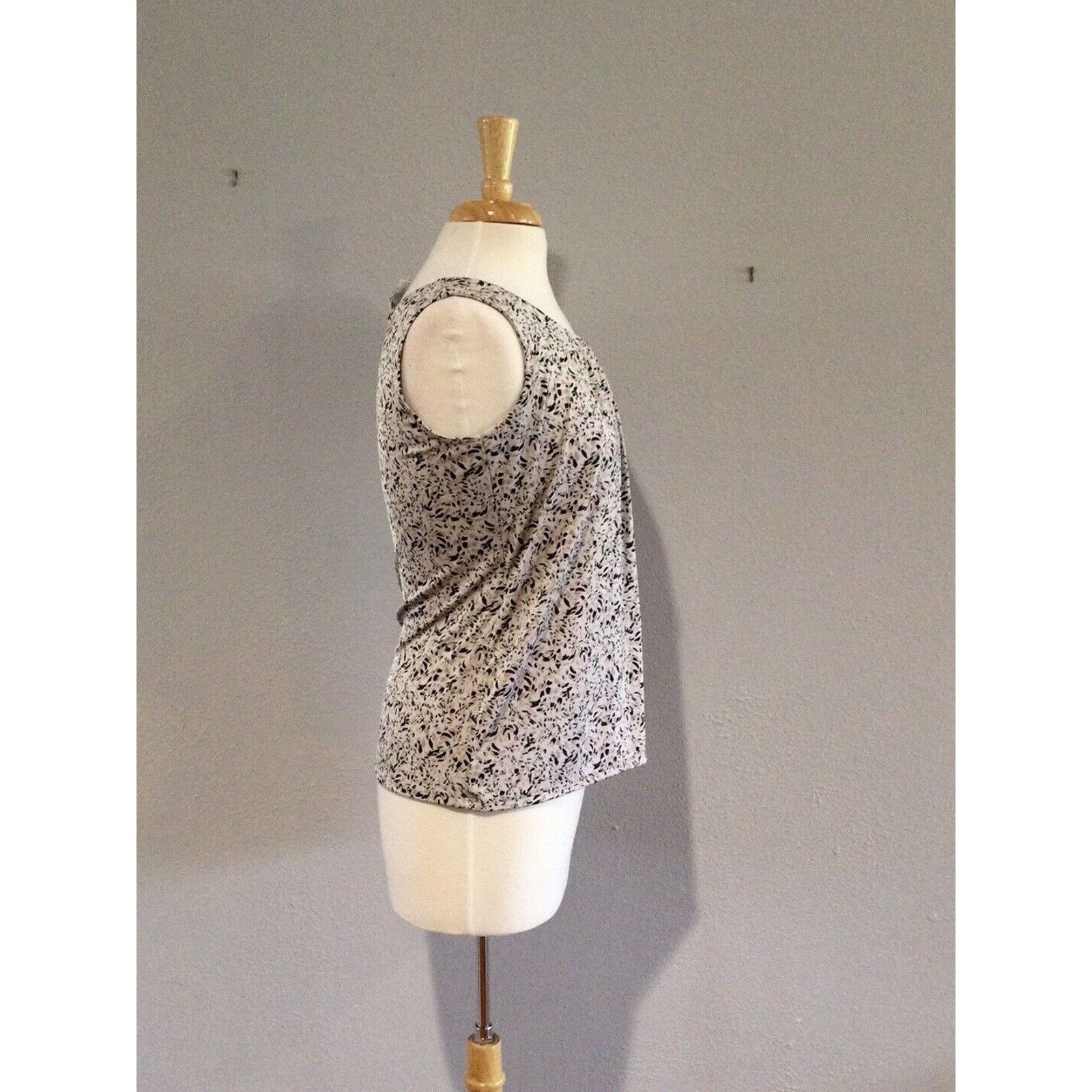 Chicos Chico's Travelers Pleated Front Business Casual Tank 0/4/S Size S / US 4 / IT 40 - 5 Thumbnail