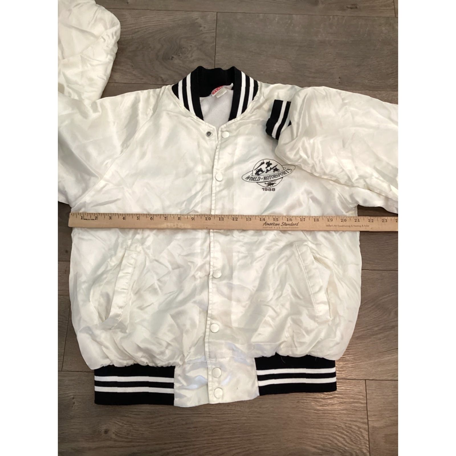 Vintage VINTAGE World Motorsports White Satin Snap Varsity Jacket M Mens 1988 Size US M / EU 48-50 / 2 - 5 Thumbnail