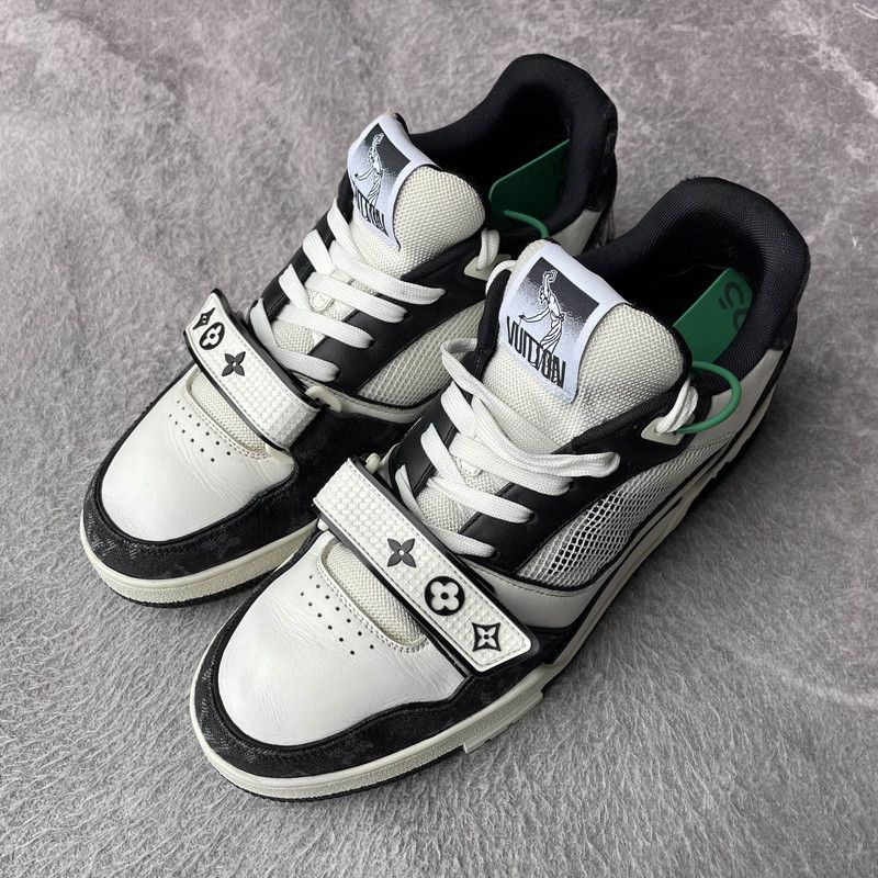 Louis Vuitton Louis Vuitton Stylish Low-Top Trainer Sneakers 0089 Size US 8.5 / EU 41-42 - 1 Thumbnail