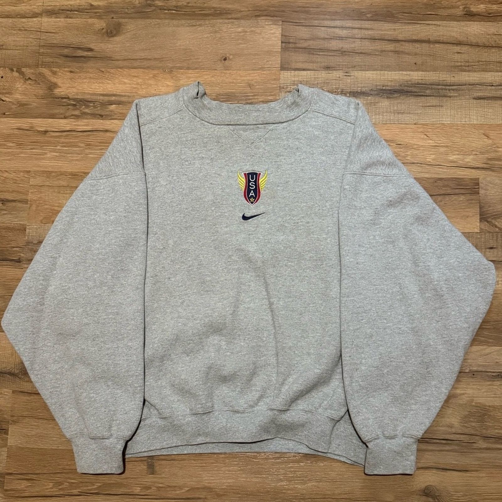 Nike Y2K Nike Team USA Track And Field Center Swoosh Crewneck Size US L / EU 52-54 / 3 - 1 Thumbnail