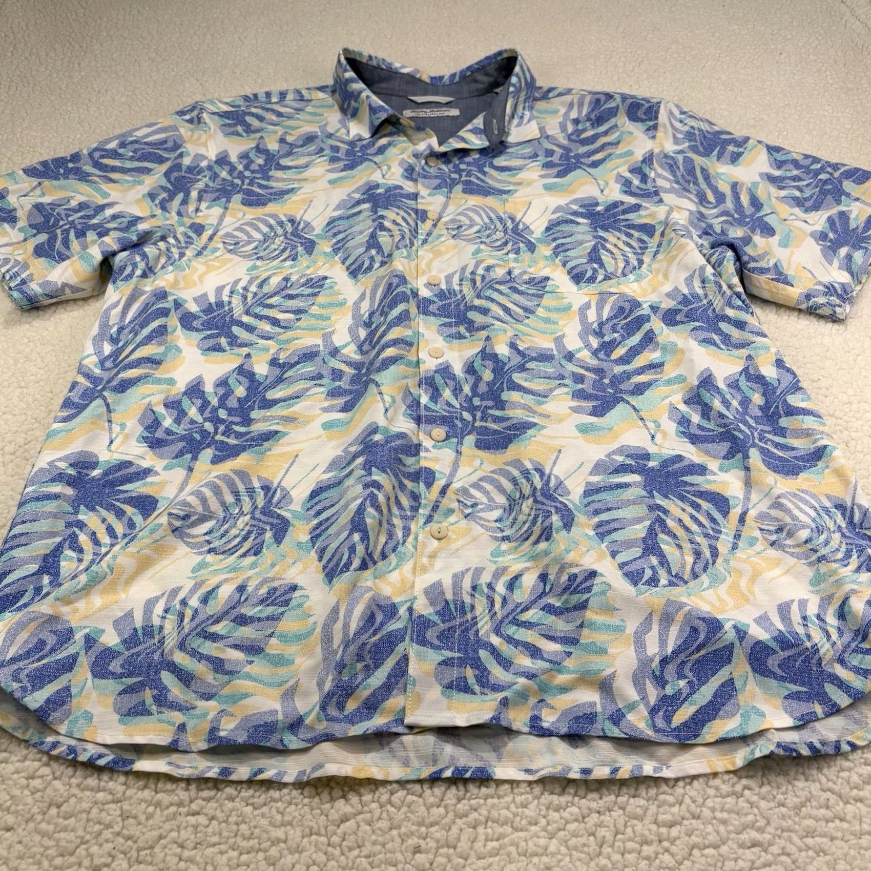Tommy Bahama VINTAGE Tommy Bahama Veracruz Cay Shirt Mens 2XL Blue Floral All Over Viscose Button-Up Short Sleeve Collared Spread Neckline Crew Regular Fit Size US XXL / EU 58 / 5 - 2 Thumbnail