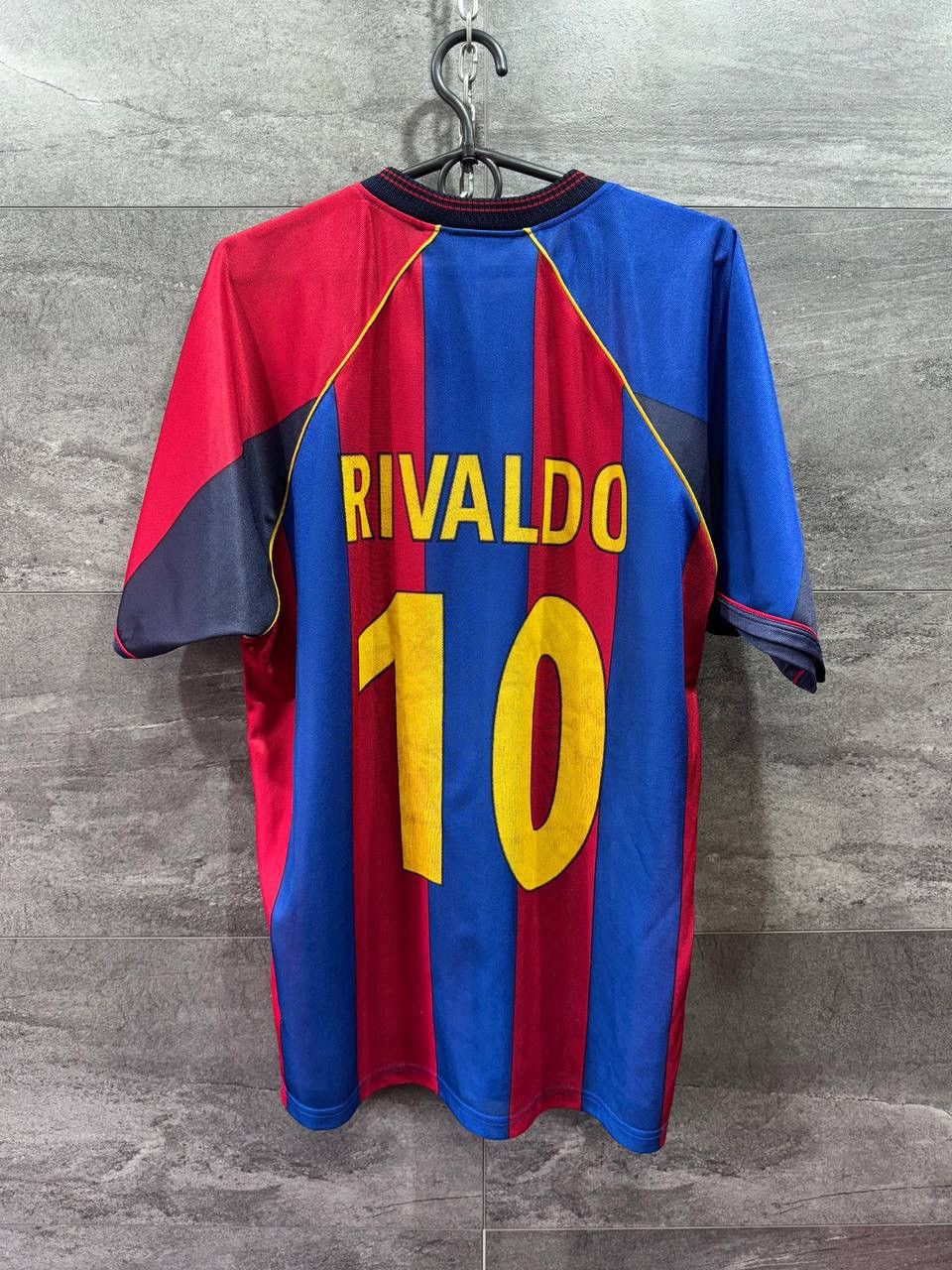 Vintage Vintage FC Barcelona #10 Rivaldo Soccer Jersey Shirt Size US L / EU 52-54 / 3 - 2 Thumbnail