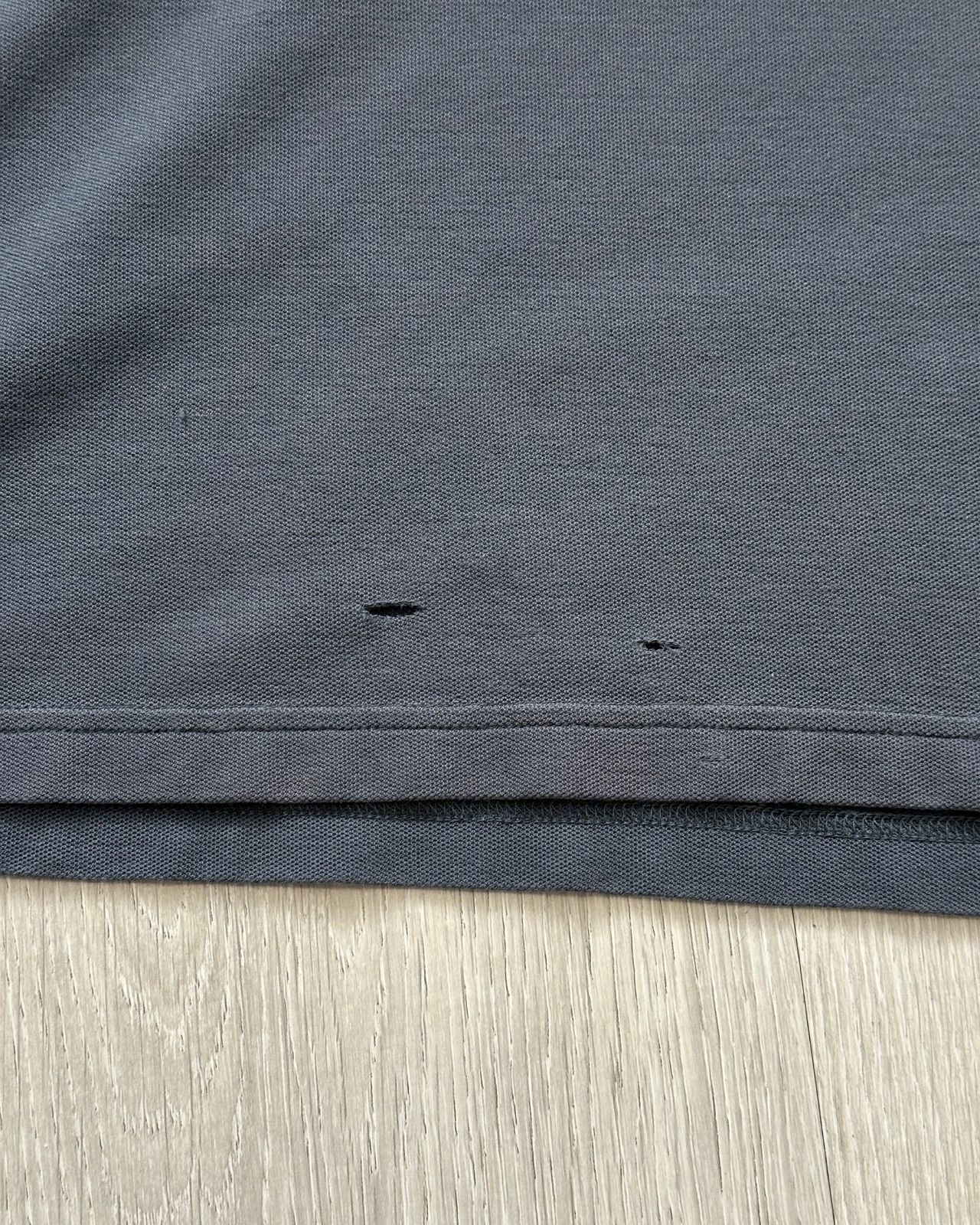 Tommy Hilfiger Vintage Tommy Hilfiger Gray V-Neck T-Shirt - Size Large Size US L / EU 52-54 / 3 - 7 Thumbnail