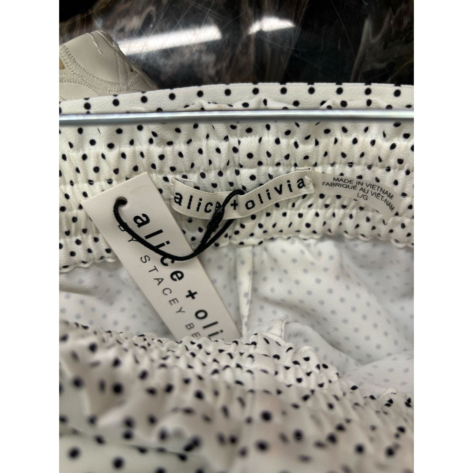Alice + Olivia Alice + Olivia Linn Mini Dot Cream Shorts Size L Size 32" / US 10 / IT 46 - 4 Thumbnail