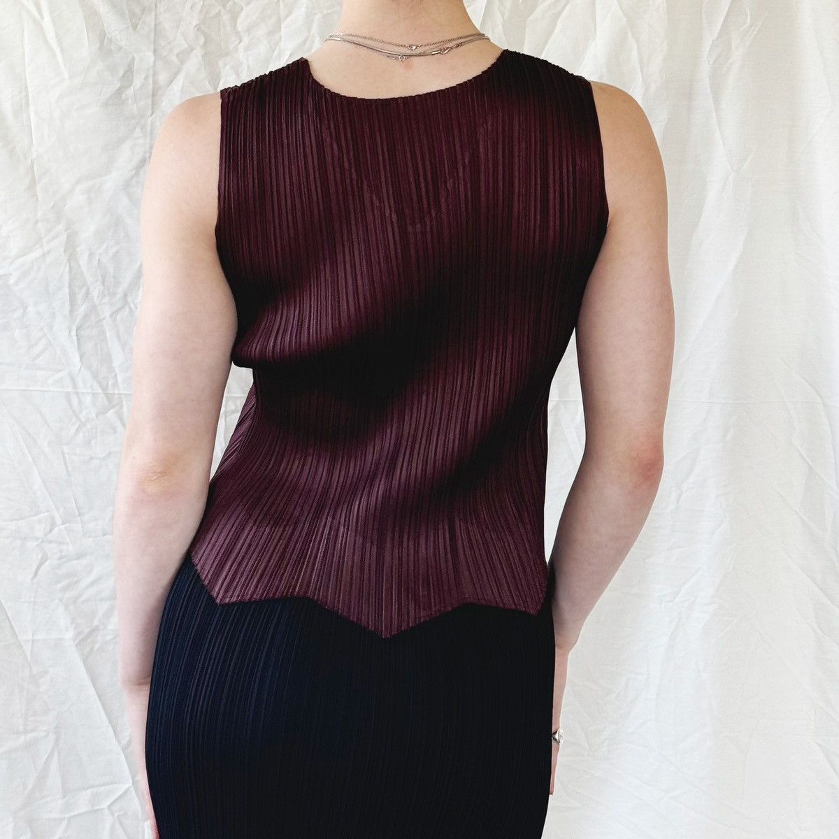 Issey Miyake × Pleats Please Issey Miyake Pleats Please Brown V-Neck Tank w/ Zigzag Hem Size M / US 6-8 / IT 42-44 - 2 Thumbnail