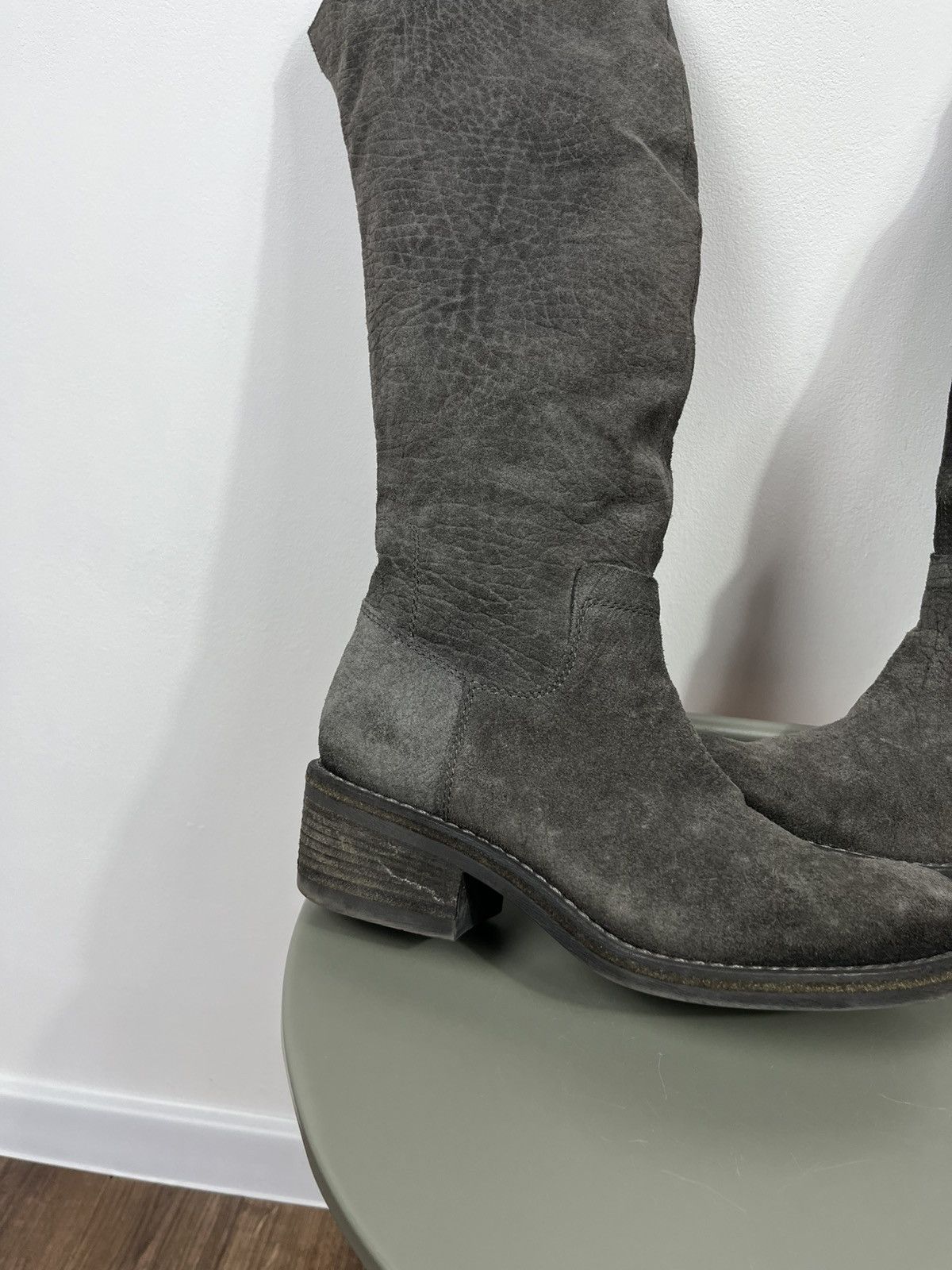 Other Vic Suede Tall Boots Curved Top Shaft Gray 37.5 Distressed Size US 6.5 / IT 36.5 - 5 Thumbnail