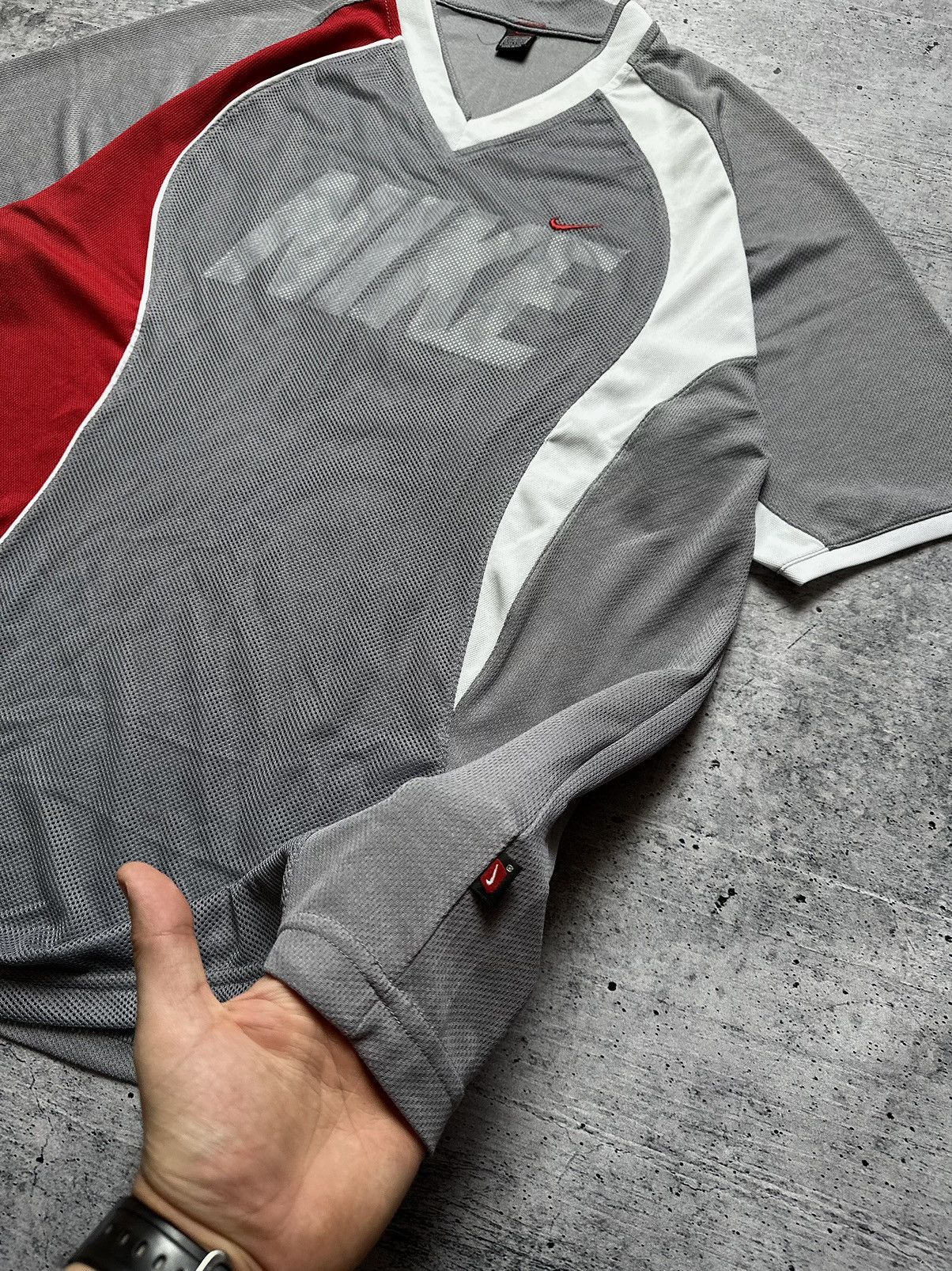 Nike Vintage 90s Nike USA Central Swoosh Logo Y2K T-Shirt Size US L / EU 52-54 / 3 - 4 Thumbnail