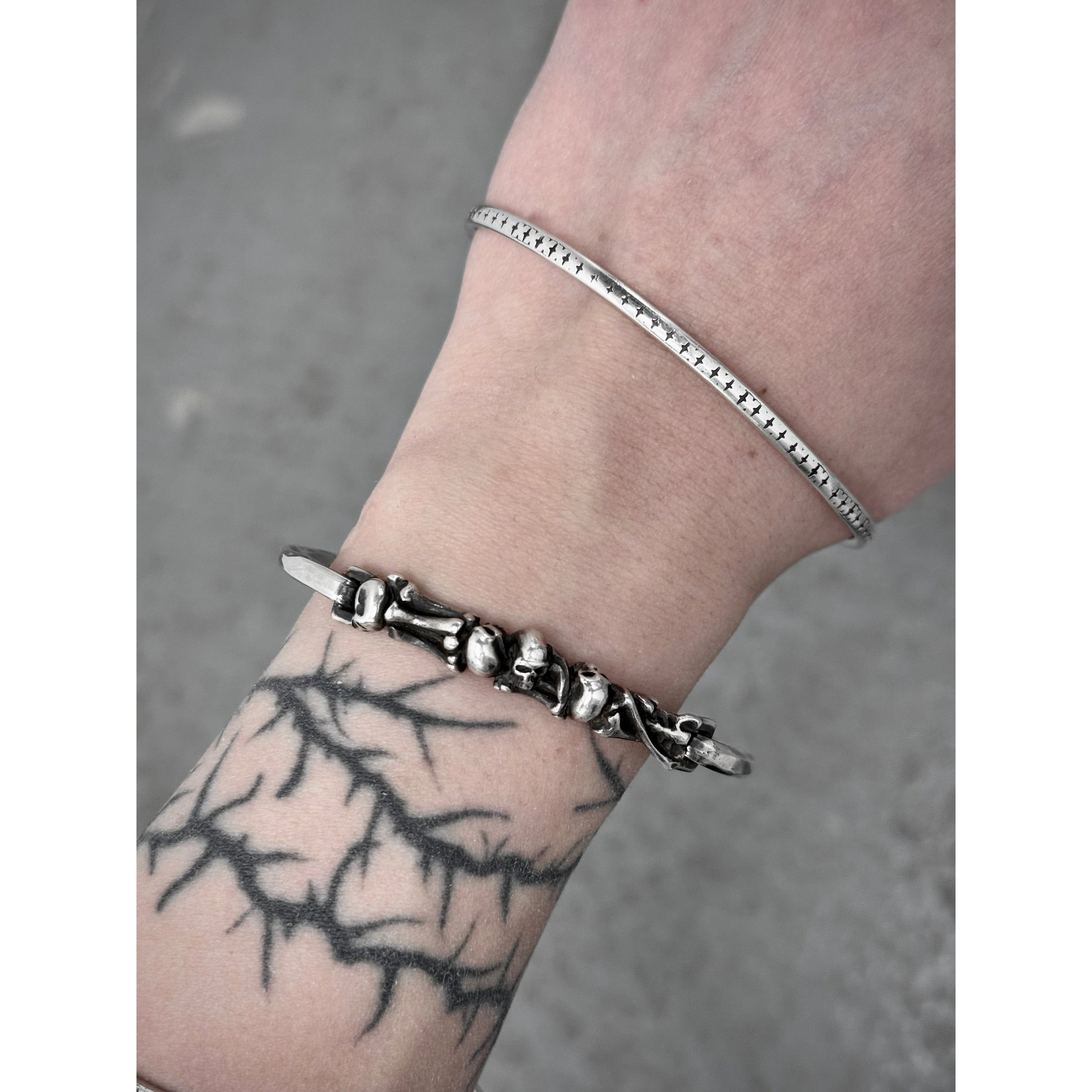 Werkstatt Munchen WERKSTATT:MÜNCHEN .925 Silver Skull & Bones Hook Bracelet Size ONE SIZE - 5 Thumbnail