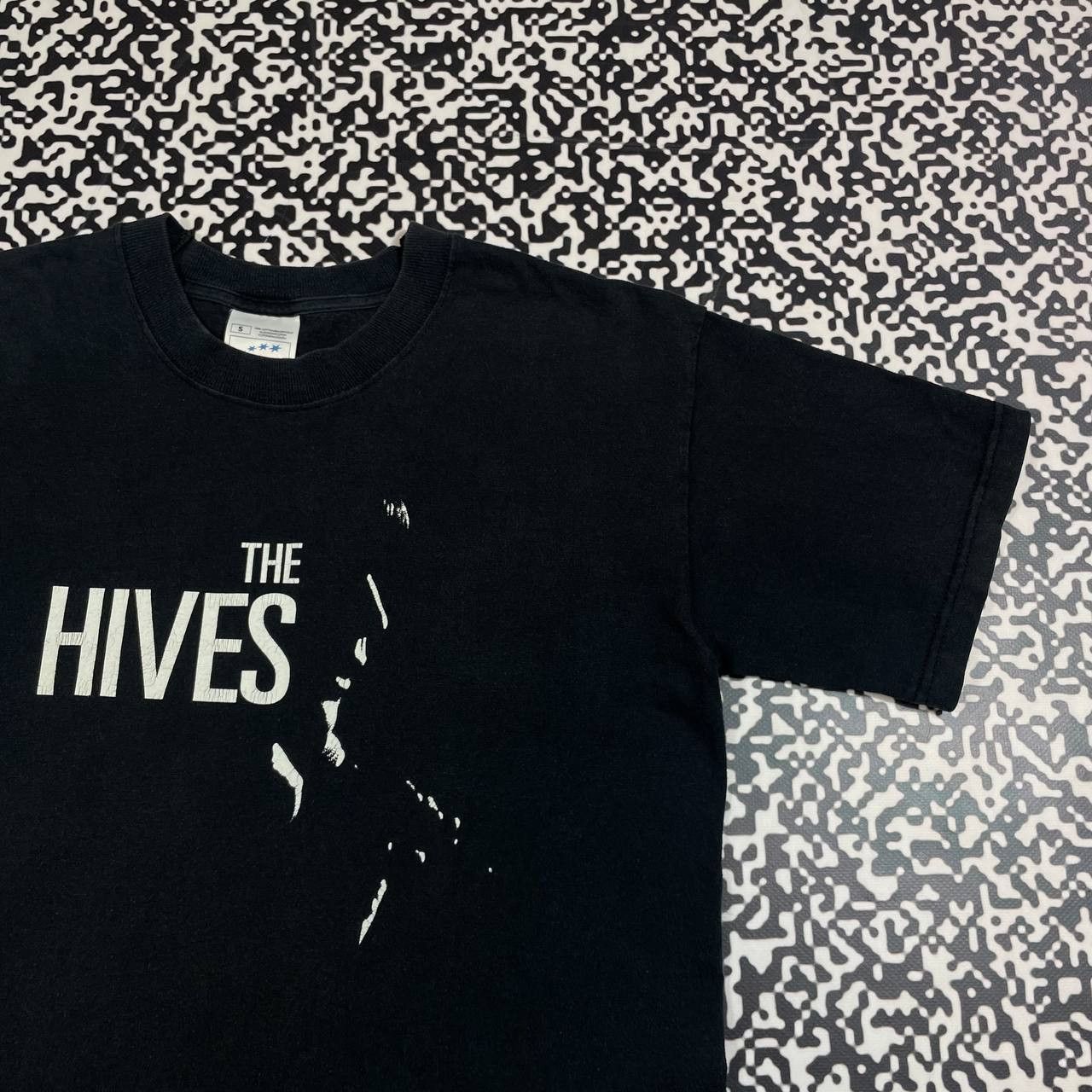 Band Tees Vintage 90s The Hives Band Rock Sweden Faded T-shirt Size US S / EU 44-46 / 1 - 5 Thumbnail