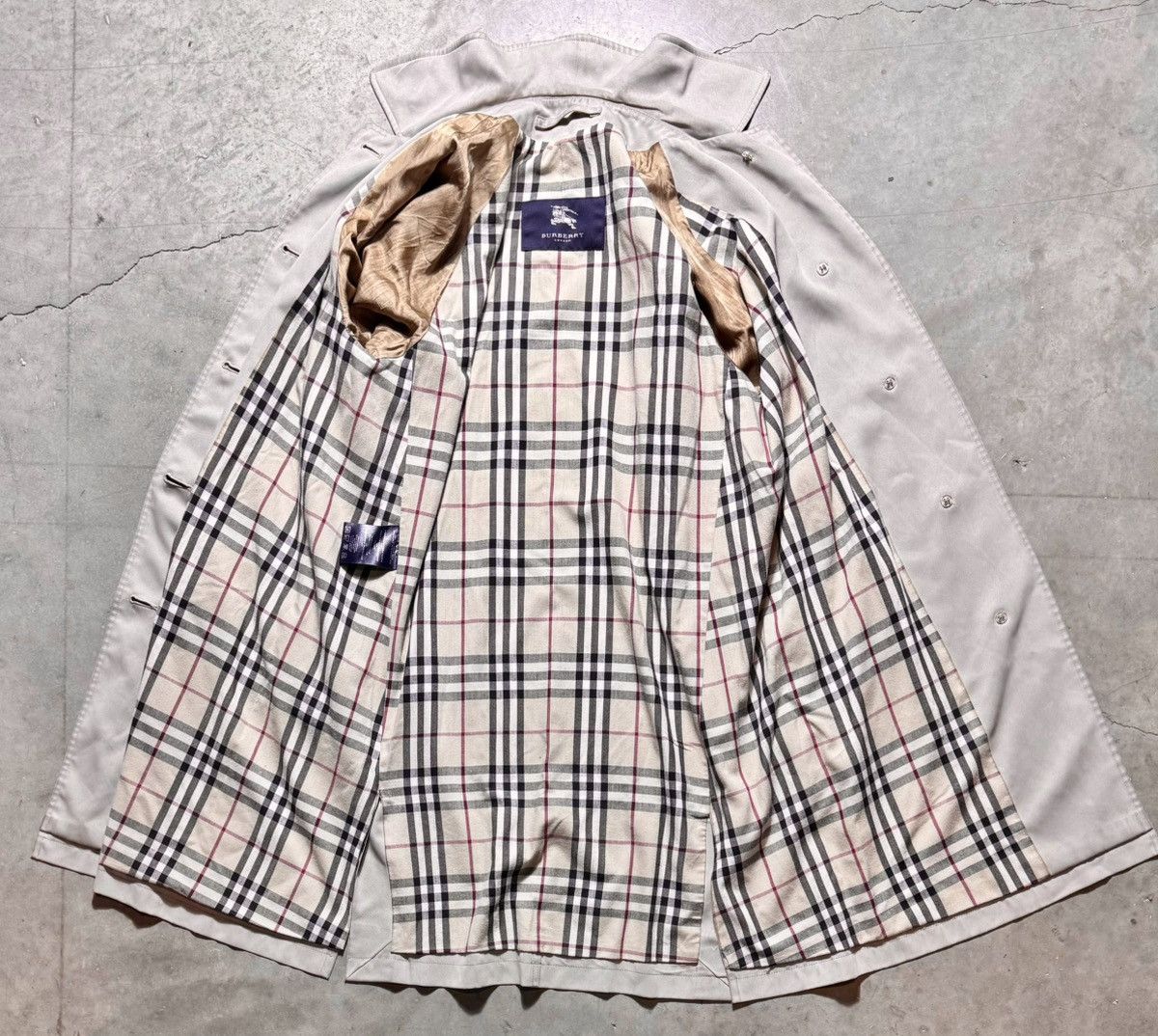 Burberry × Vintage Vintage Women’s Burberry London Nova Check Coat Size 34 Size XXS / US 00 / IT 34 - 15 Thumbnail