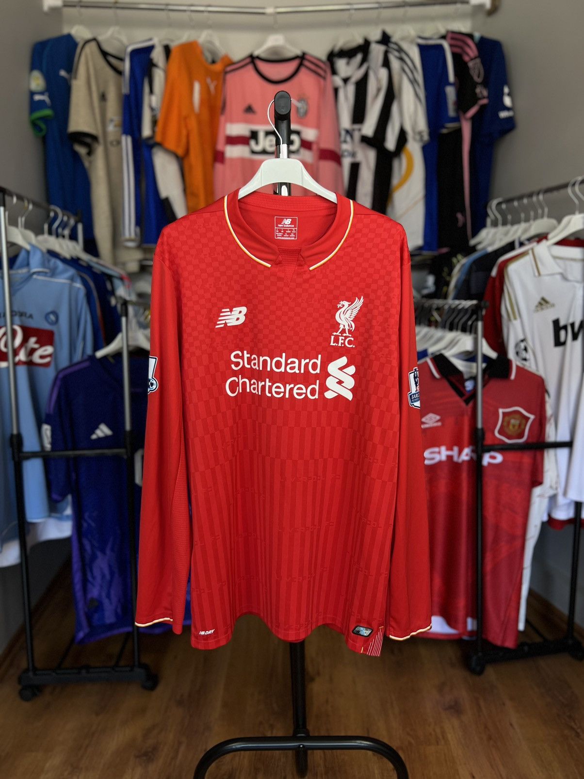 New Balance Soccer Jersey New Balance Liverpool 2016/17 Coutinho #10 Size US L / EU 52-54 / 3 - 2 Thumbnail