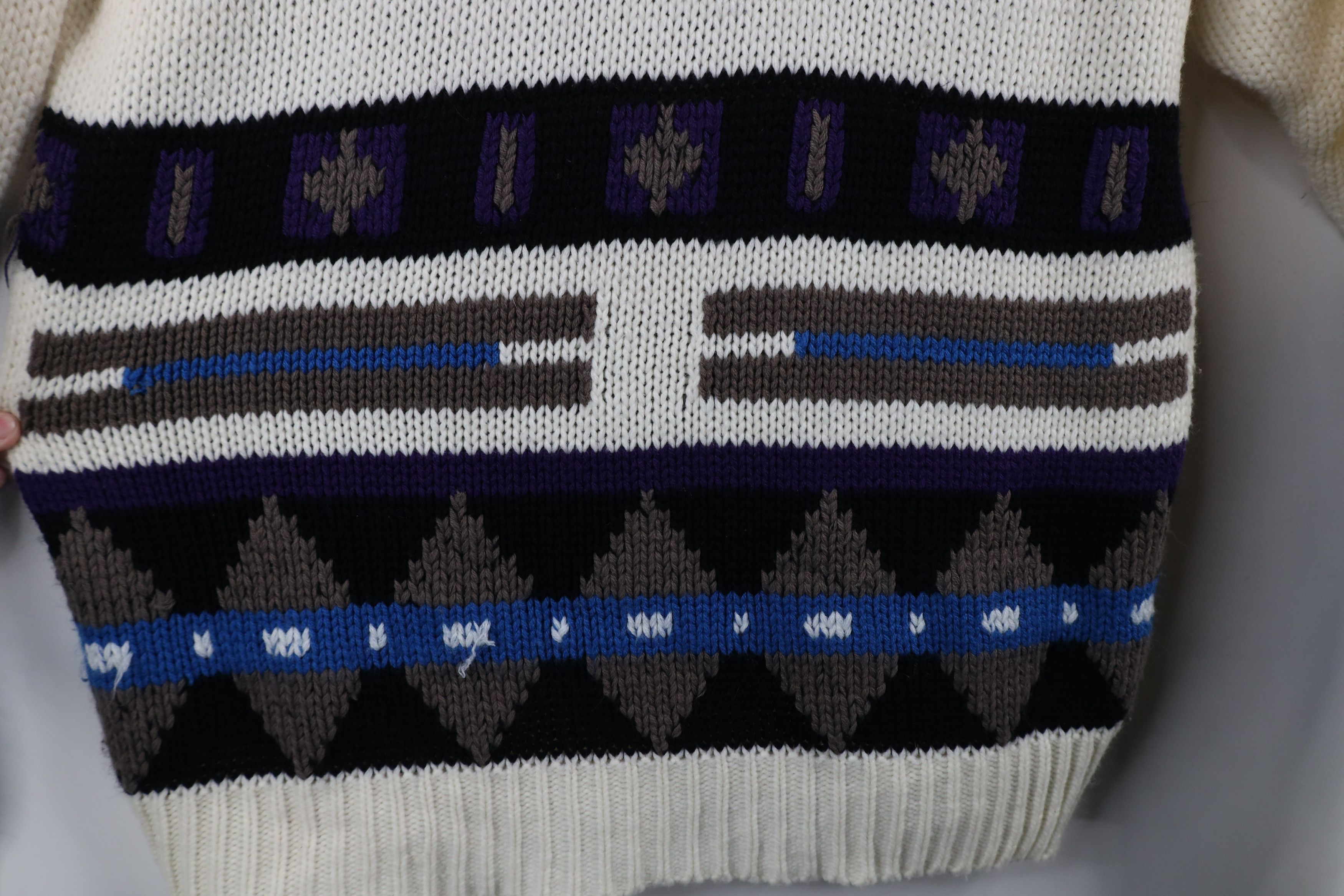 Vintage Vintage 90s Coogi Style Southwestern Chunky Knit Sweater Size US XL / EU 56 / 4 - 6 Thumbnail