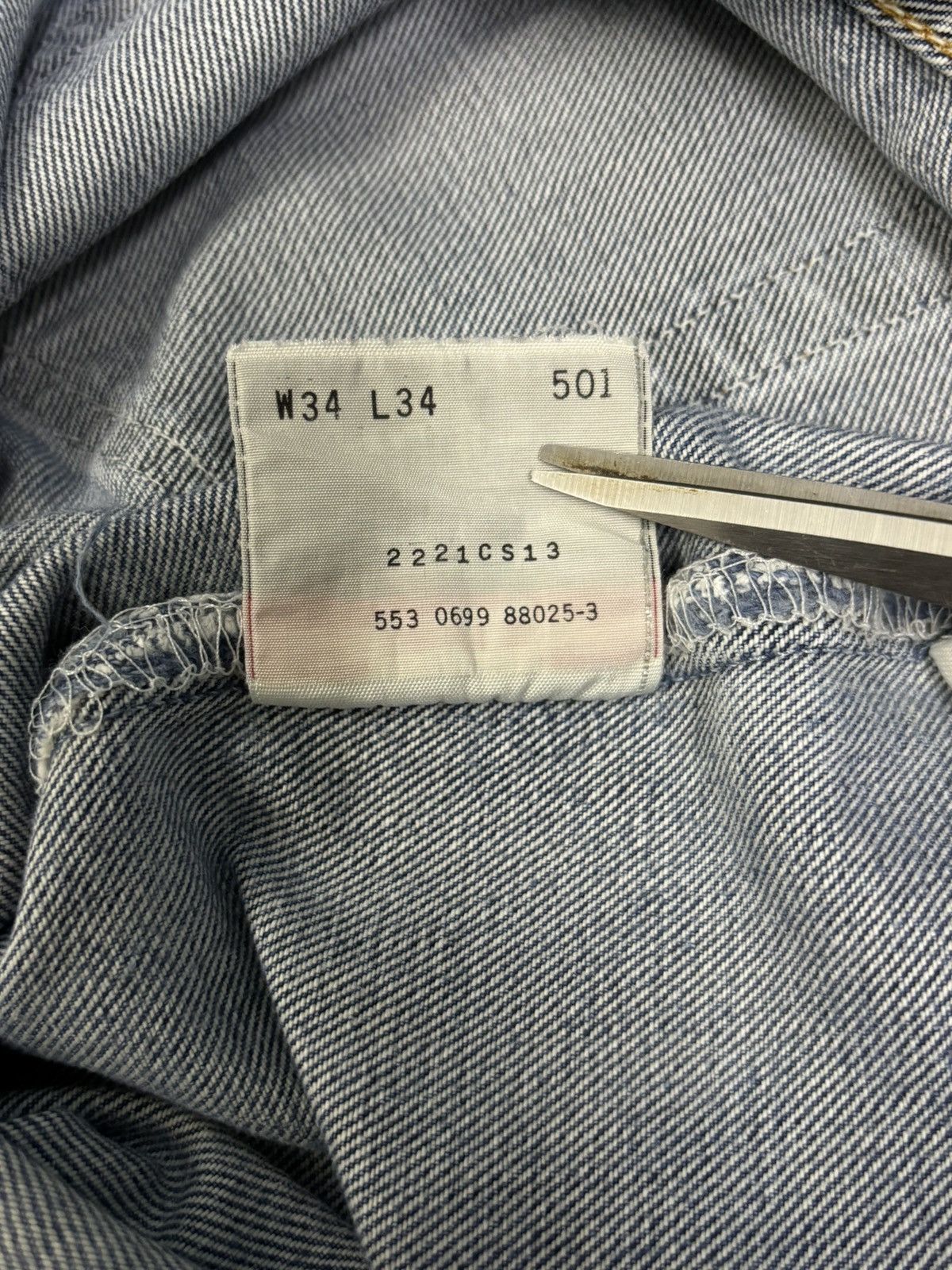 Levi's Vintage 90s Levis 501 Blue Wash Button Fly Distressed Jeans Size US 33 - 19 Thumbnail
