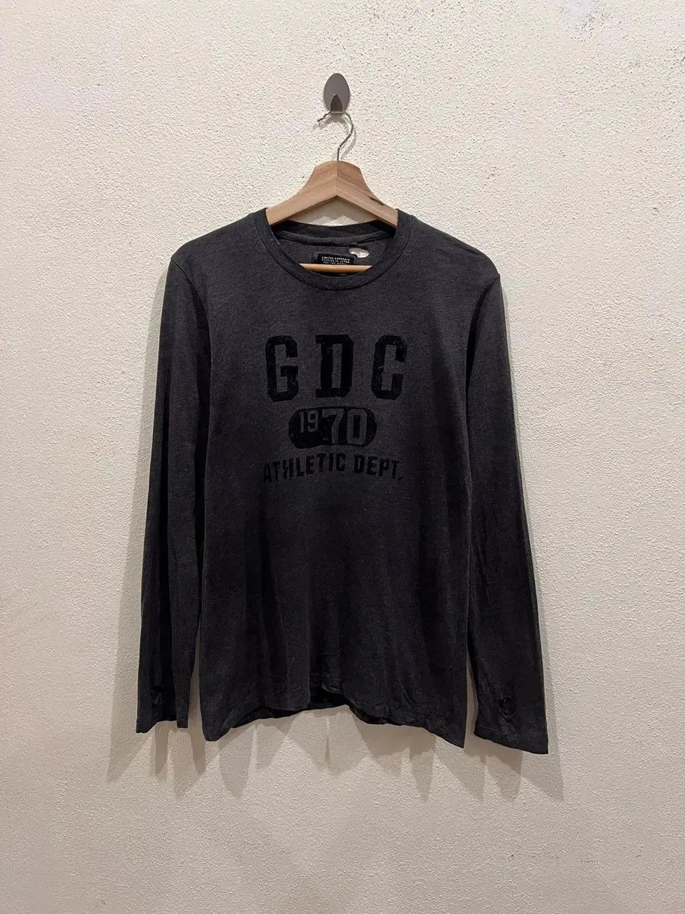 Narcotic GDC Japanese Brand Uniqlo X GDC Long Sleeve Size US S / EU 44-46 / 1 - 2 Thumbnail