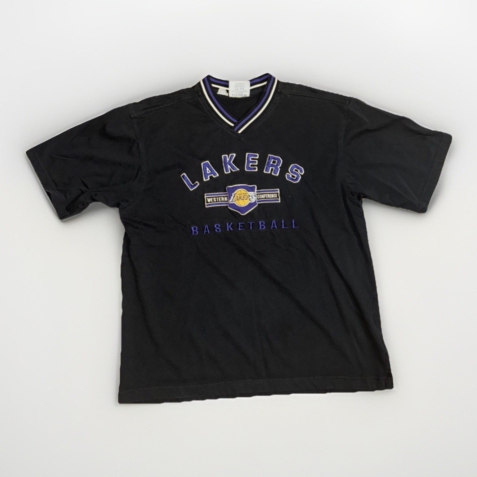 Lee × Vintage Lee Sport Los Angeles Lakers V-Neck T-Shirt Black L 22x27 Size US L / EU 52-54 / 3 - 1 Thumbnail