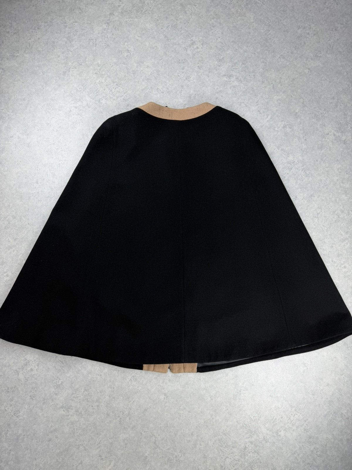 Laura Ashley Laura Ashley Wool Poncho Cape Size L Size L / US 10 / IT 46 - 11 Thumbnail