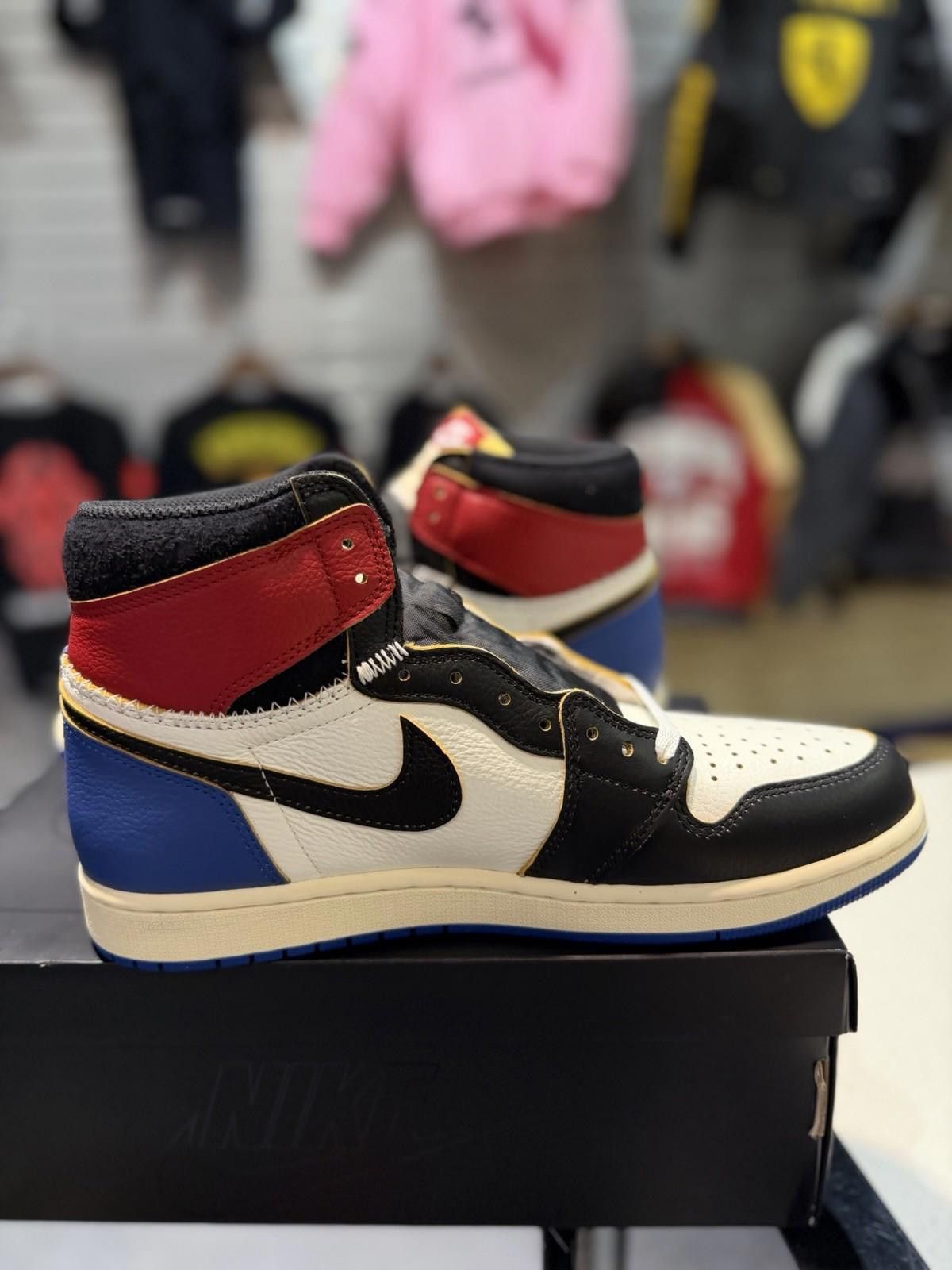 Jordan Brand Air Jordan 1 x Union x Fragment Black and Varsity Red (10.5) Size US 10.5 / EU 43-44 - 7 Thumbnail