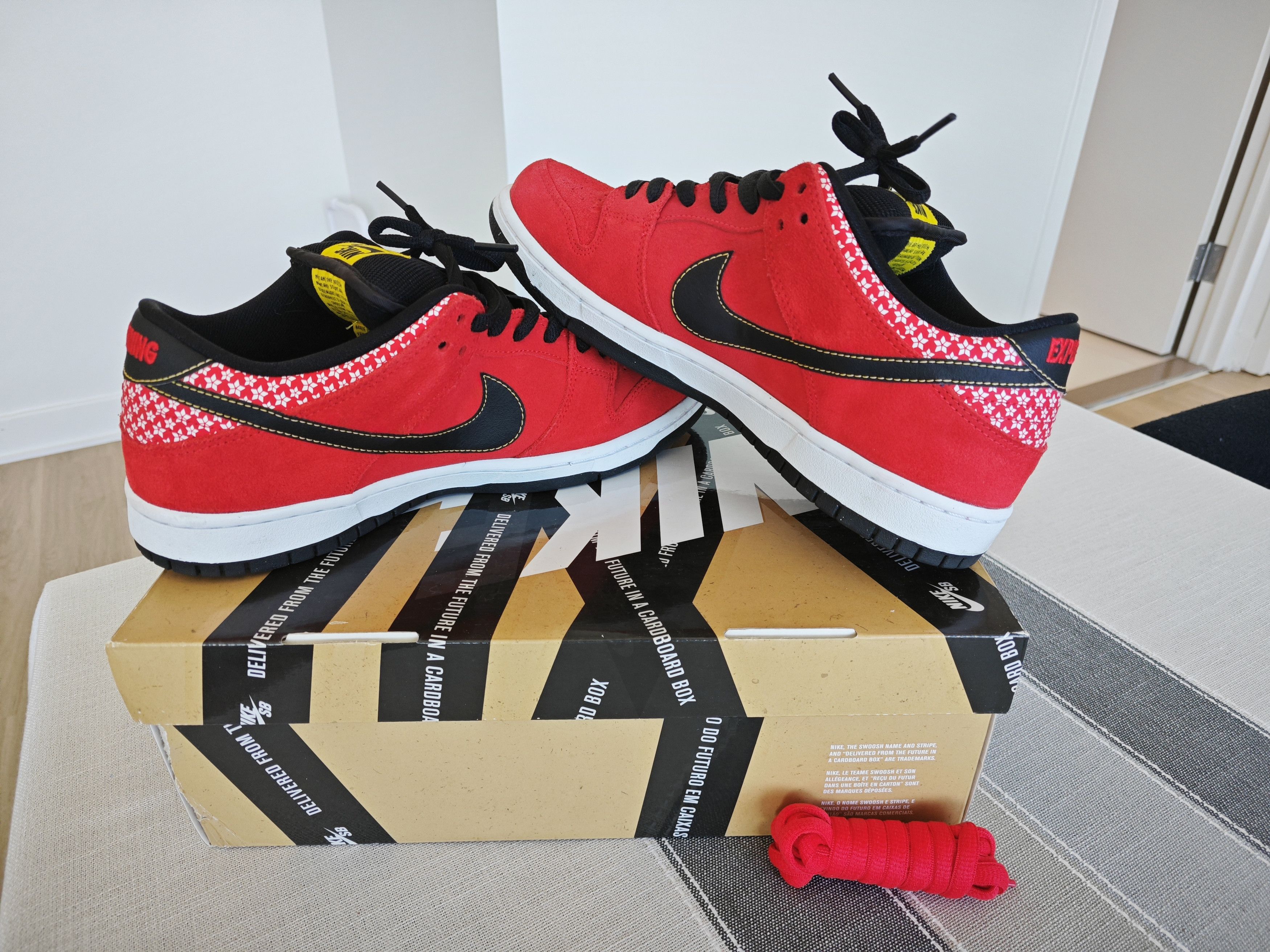 Nike BRAND NEW Nike SB Firecracker Red Size US 9.5 / EU 42-43 - 2 Thumbnail