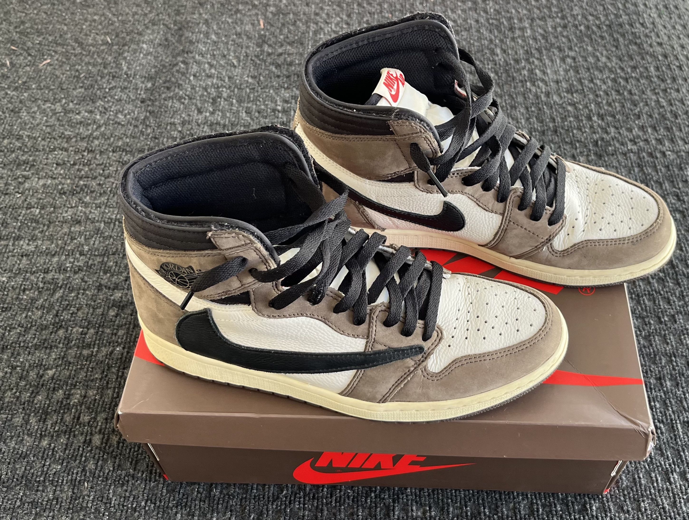 Nike × Travis Scott Travis Scott x Air Jordan 1 Retro High OG 'Mocha' Size US 10 / EU 43 - 1 Thumbnail