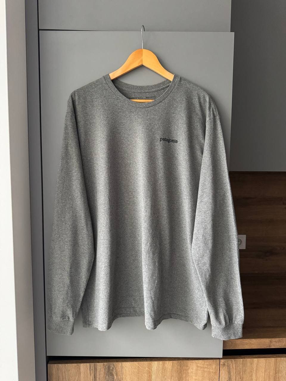 Patagonia Patagonia Long-Sleeve P-6 Logo Responsibili-Tee T Shirt Grey Size US L / EU 52-54 / 3 - 3 Thumbnail