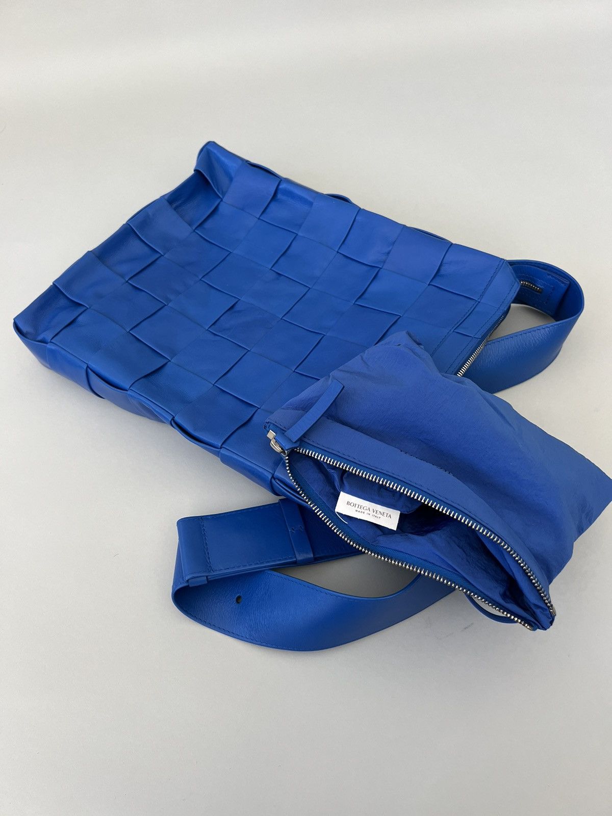 Bottega Veneta Bottega Veneta Blue Paper Cassette Messenger Bag Size ONE SIZE - 5 Thumbnail