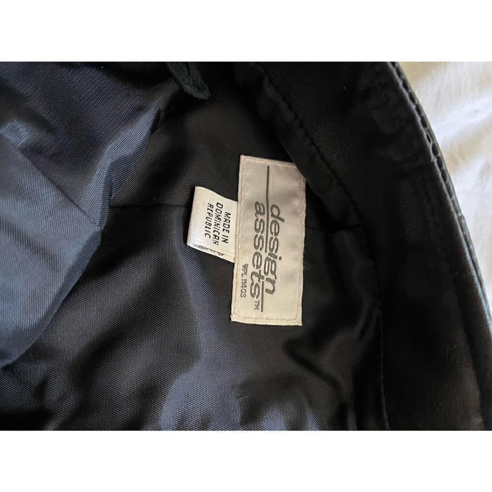 Designer Vintage design assets leather pencil skirt. Size 8 Size 30" / US 8 / IT 44 - 5 Thumbnail