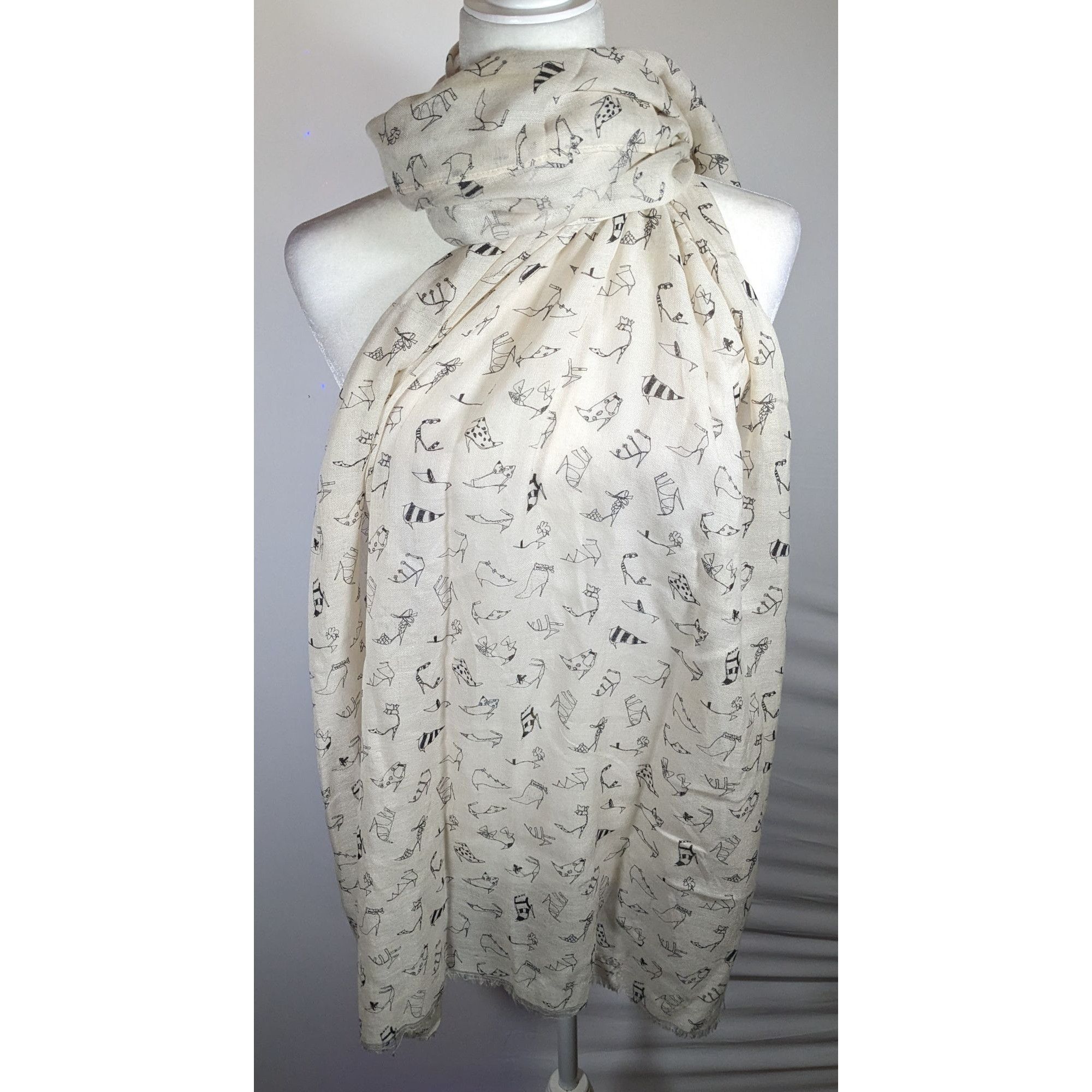 J.Crew J.Crew Preppy White And Black Shoe Sketch Scarf Size ONE SIZE - 7 Thumbnail