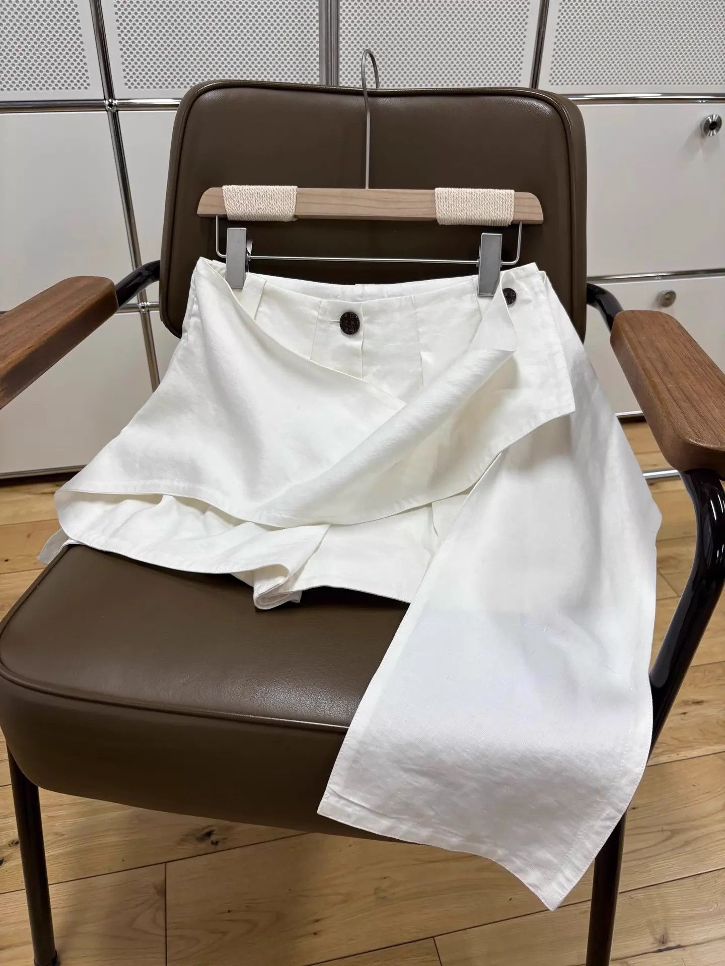 Louis Vuitton LV white color block leather buckle linen short 34 Size 24" / US 00 / IT 34 - 3 Thumbnail
